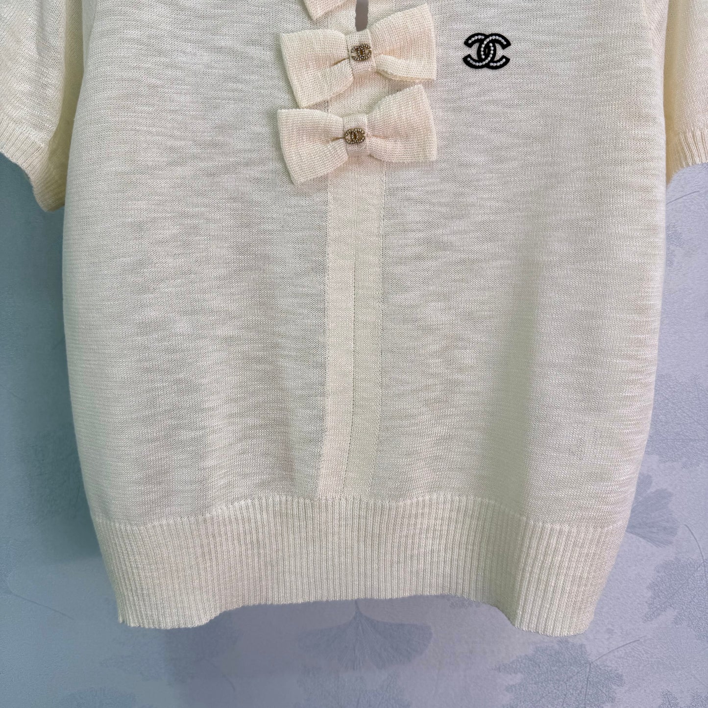 26SS NEU Strickoberteil mit Schleife, kurze Ärmel