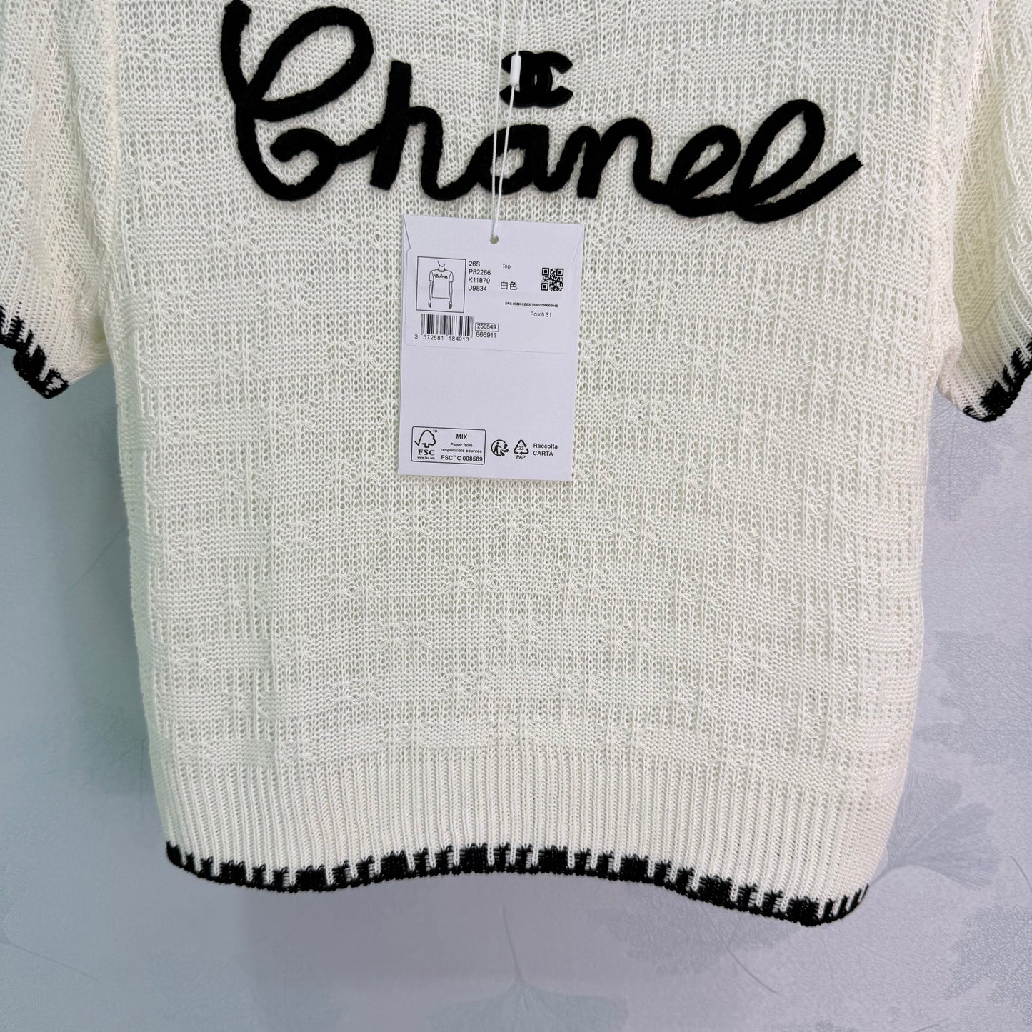 26SS NEU Schwarzes gestricktes Kurzarm-T-Shirt mit gesticktem Logo auf der Brust