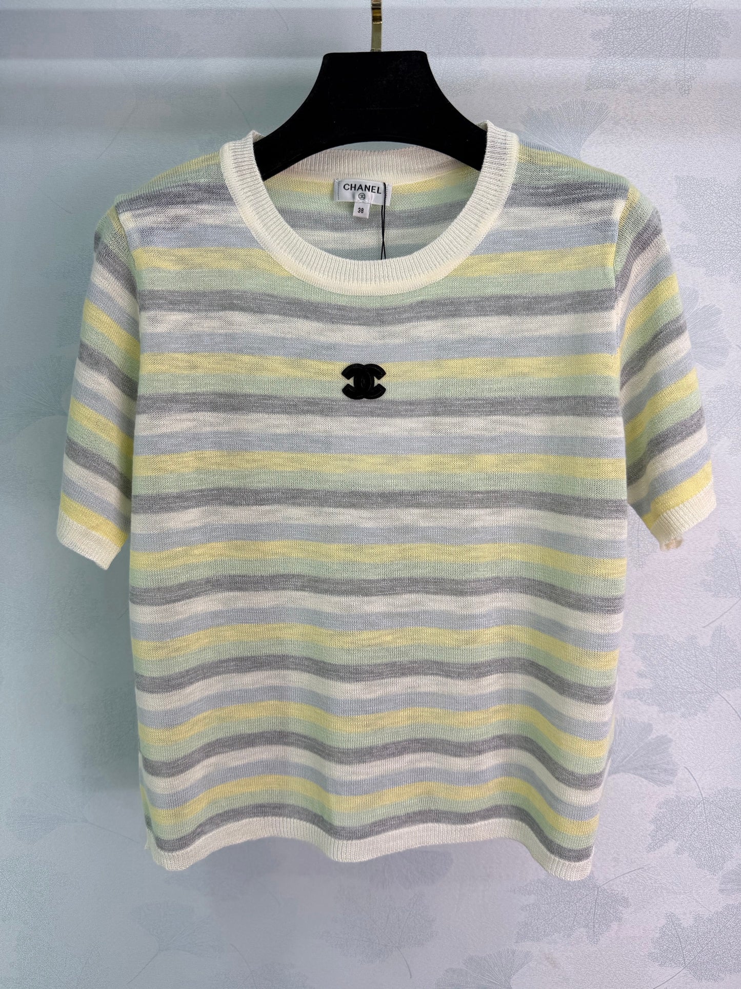 26SS NEUE Bunte gestreifte Kurzarmstrickware