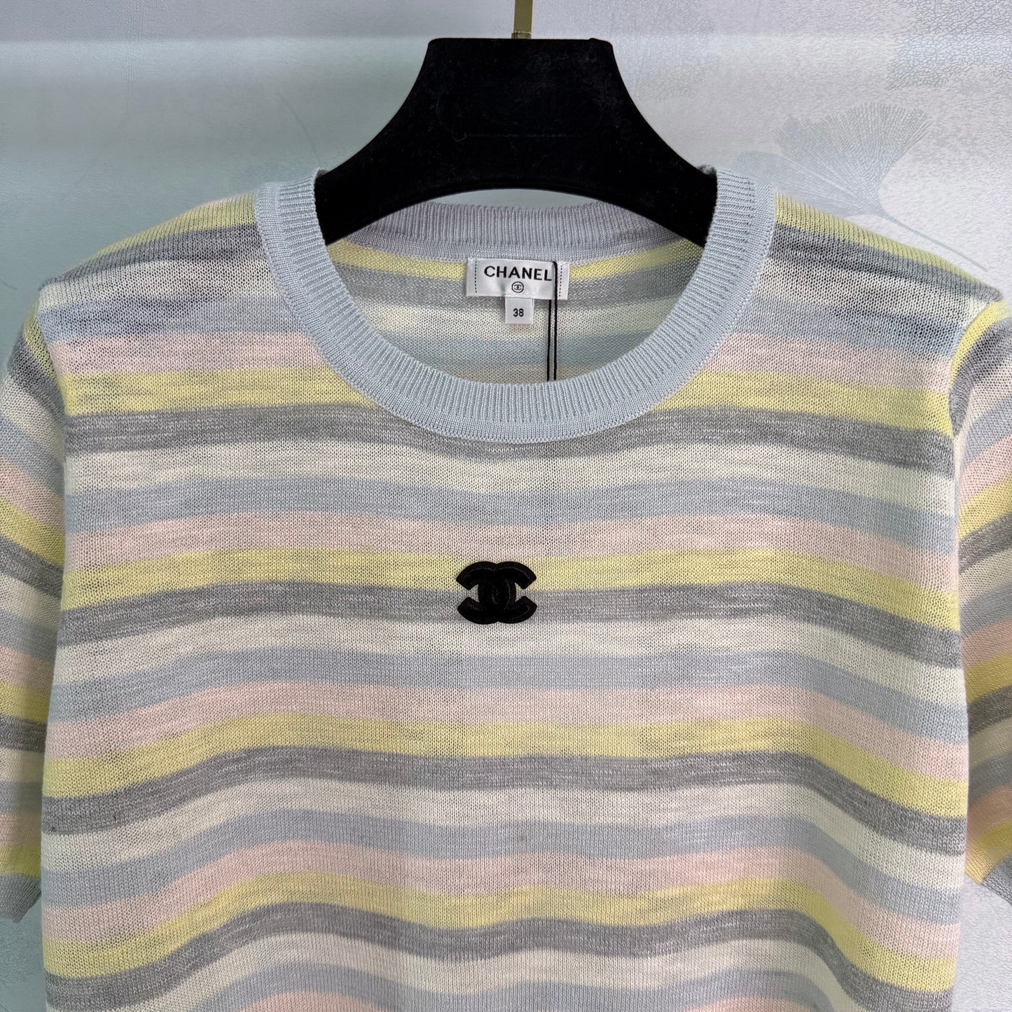 26SS NEUE Bunte gestreifte Kurzarmstrickware