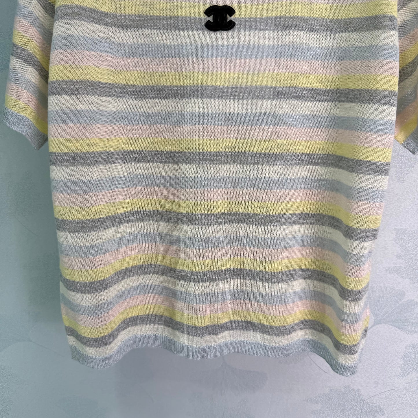 26SS NEUE Bunte gestreifte Kurzarmstrickware