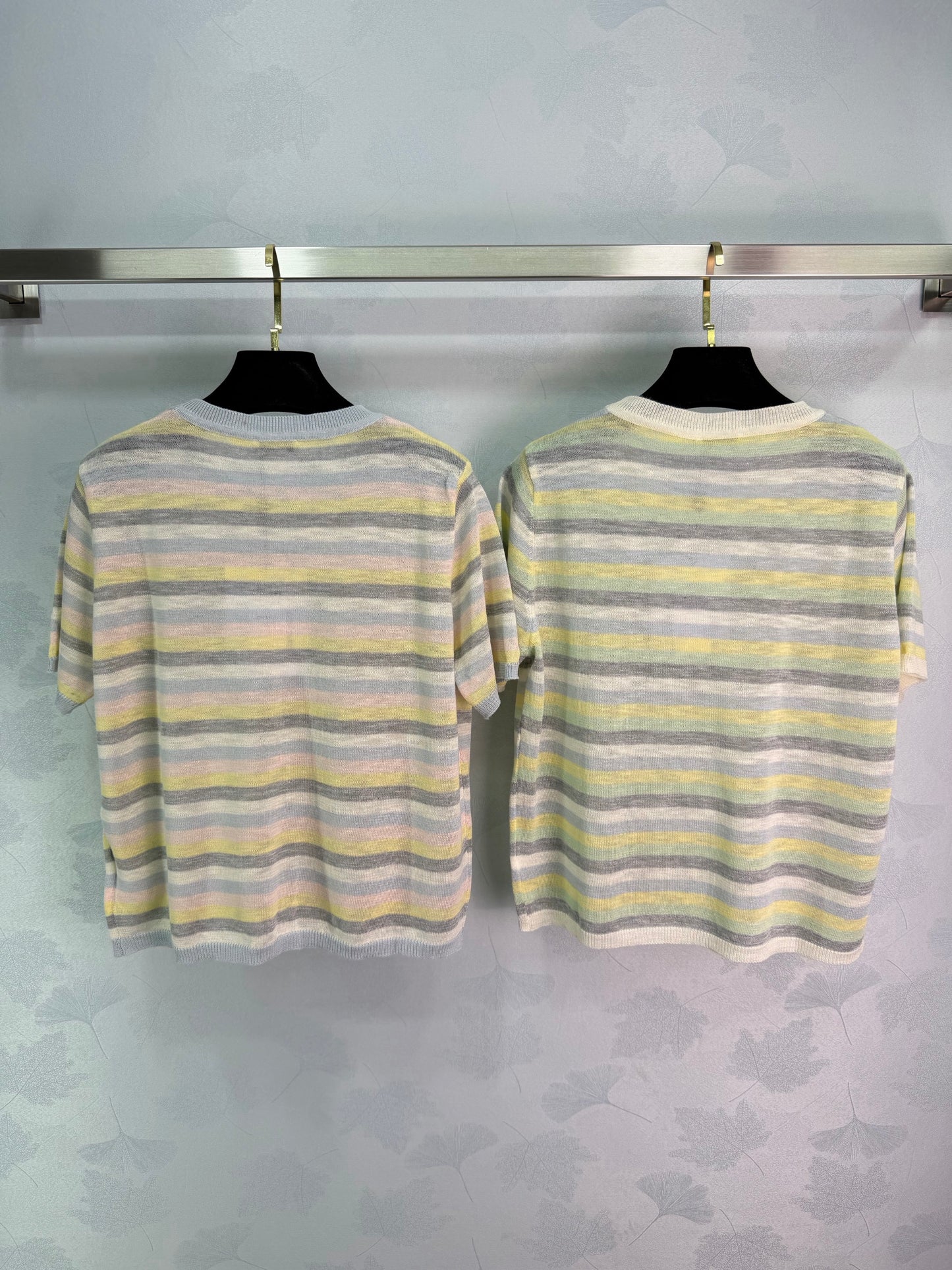 26SS NEUE Bunte gestreifte Kurzarmstrickware