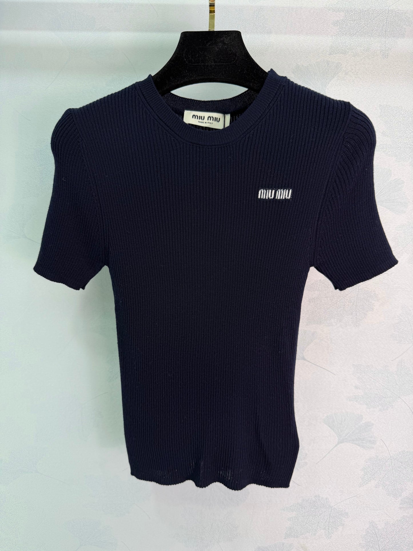 26SS NEU Brustbuchstabe gestricktes Kurzarmshirt