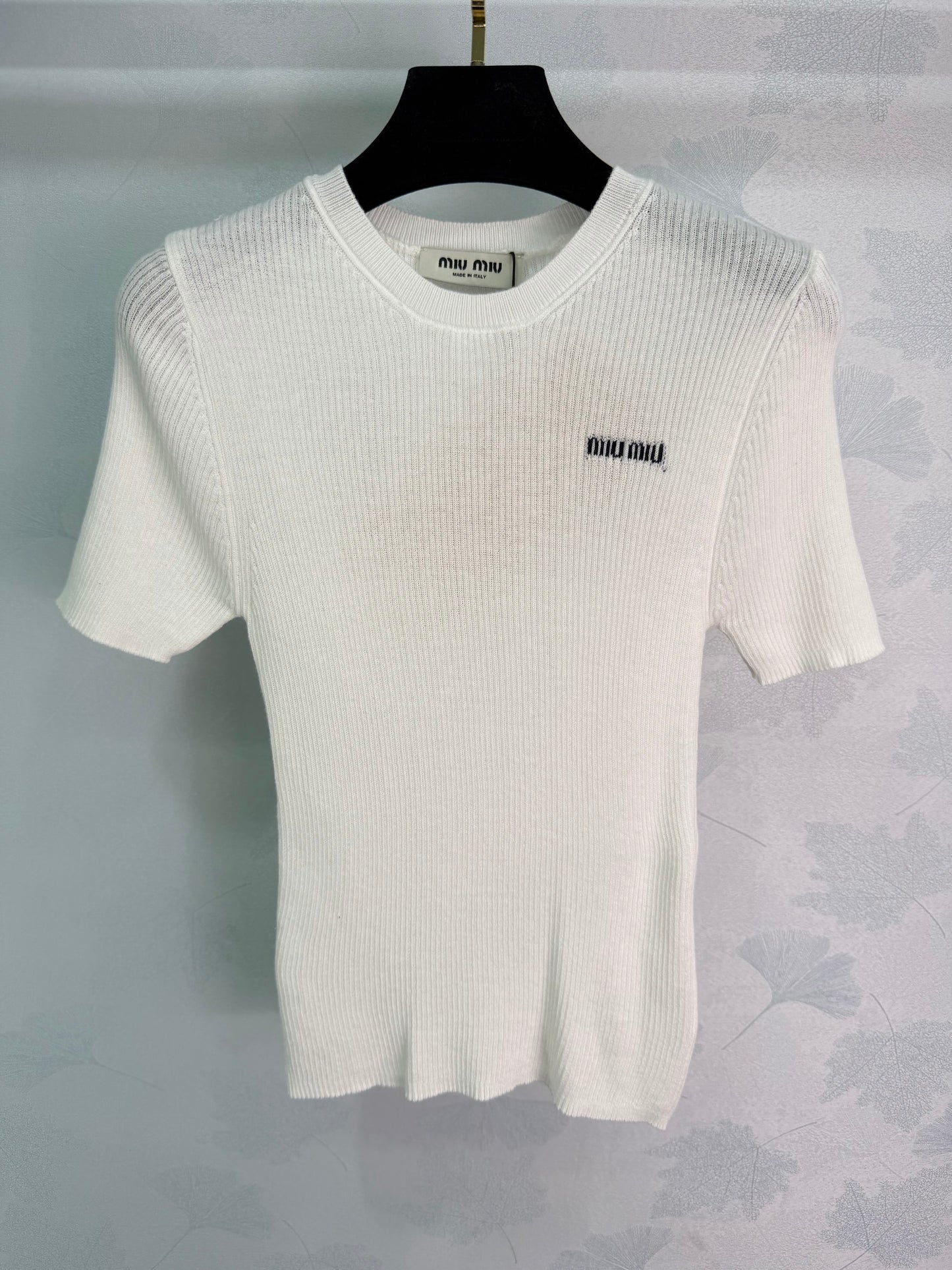 26SS NEU Brustbuchstabe gestricktes Kurzarmshirt