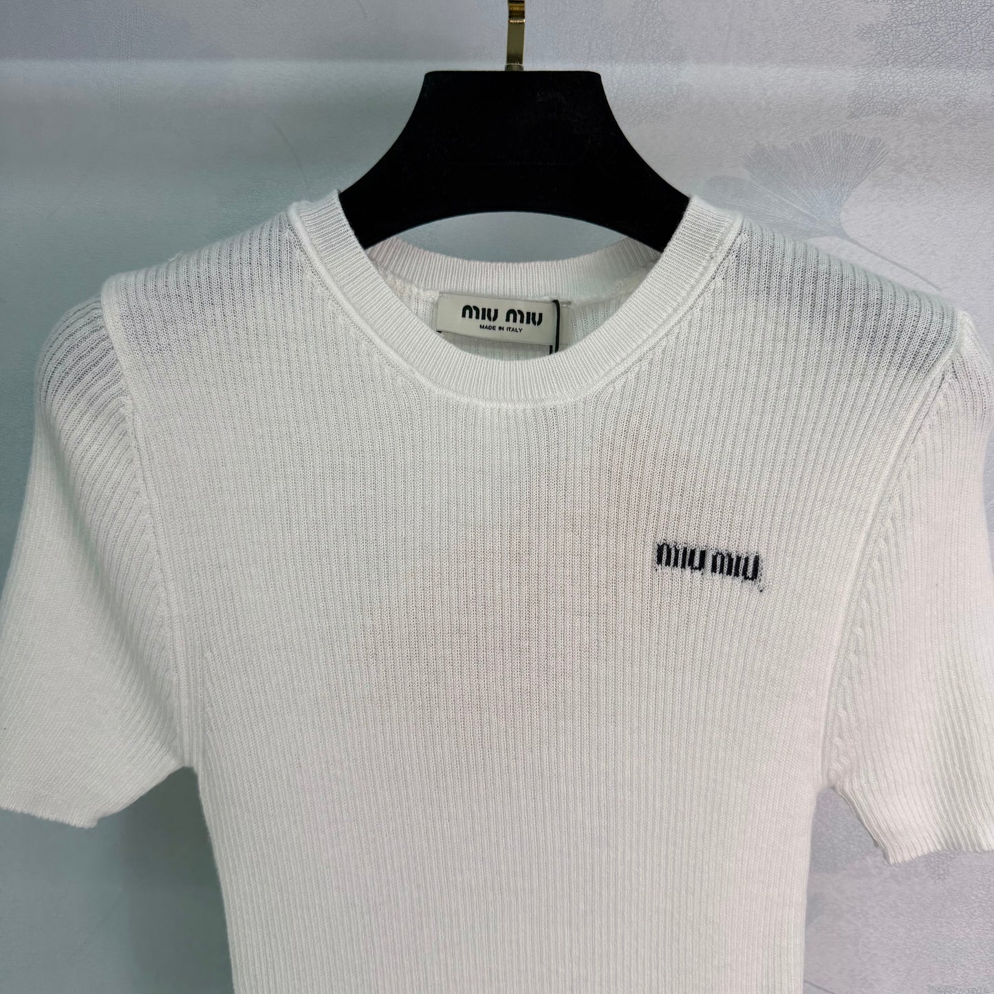 26SS NEU Brustbuchstabe gestricktes Kurzarmshirt