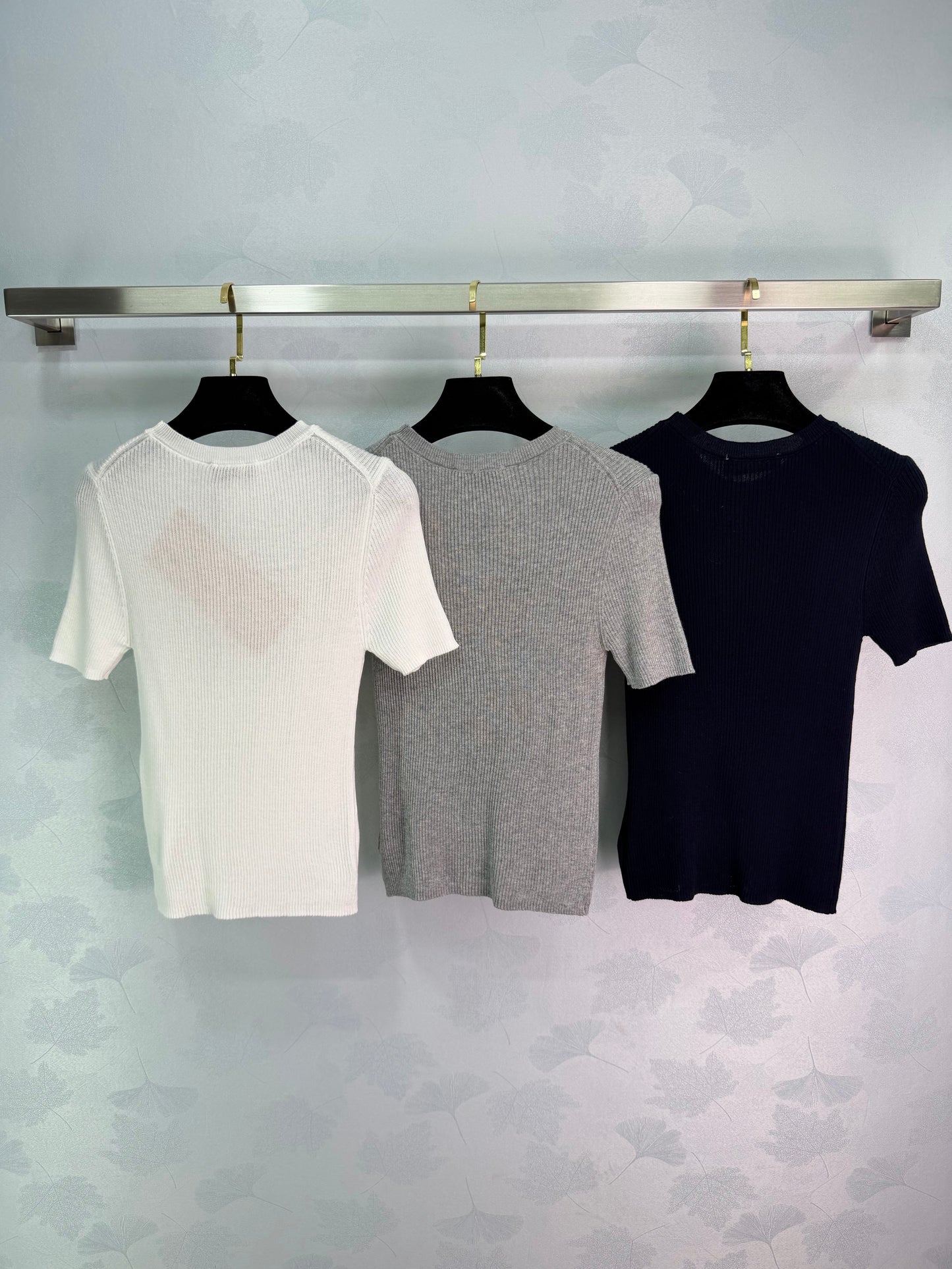26SS NEU Brustbuchstabe gestricktes Kurzarmshirt