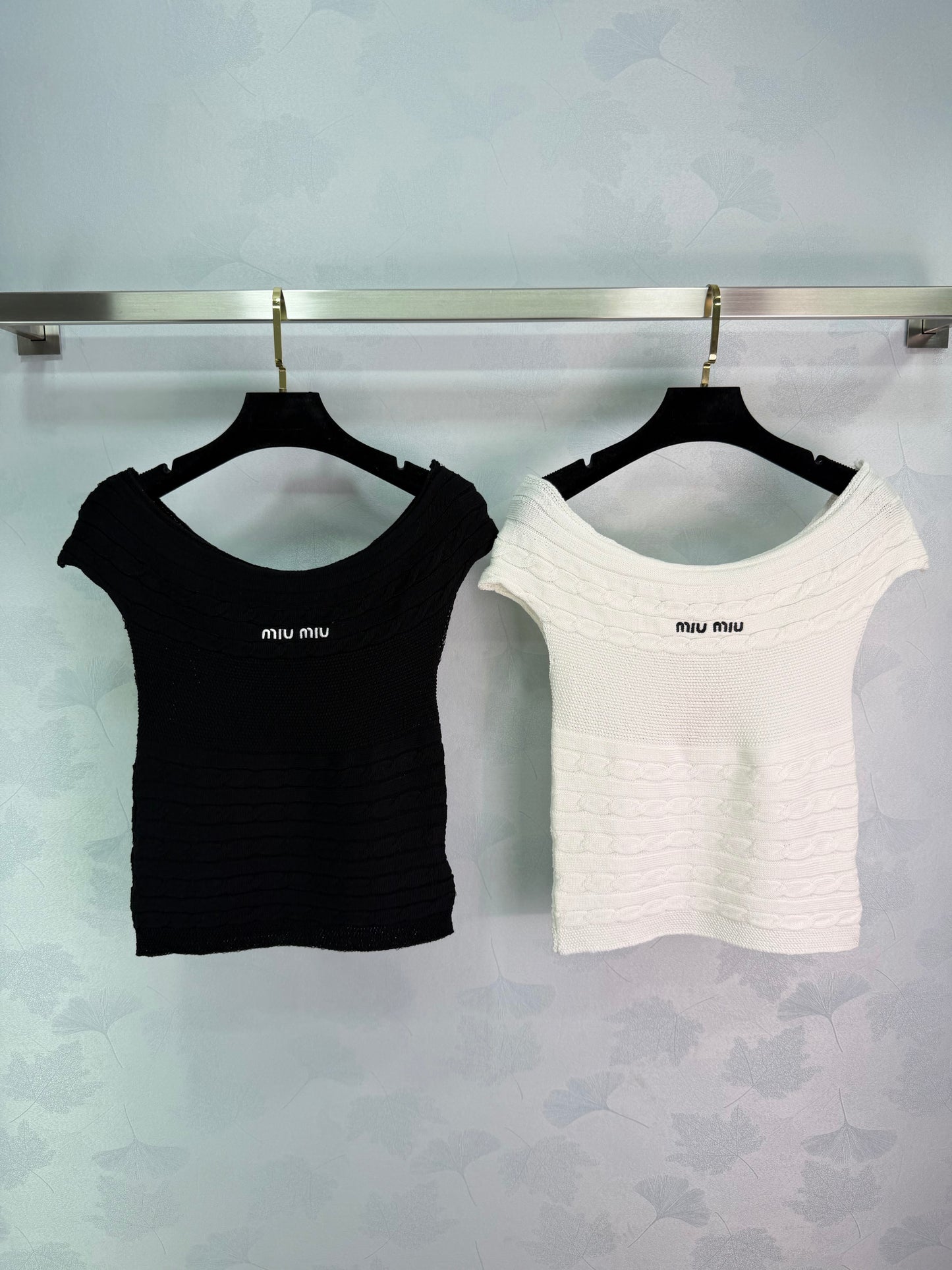 26SS NEUES verdrehtes Strick-One-Shoulder-Top