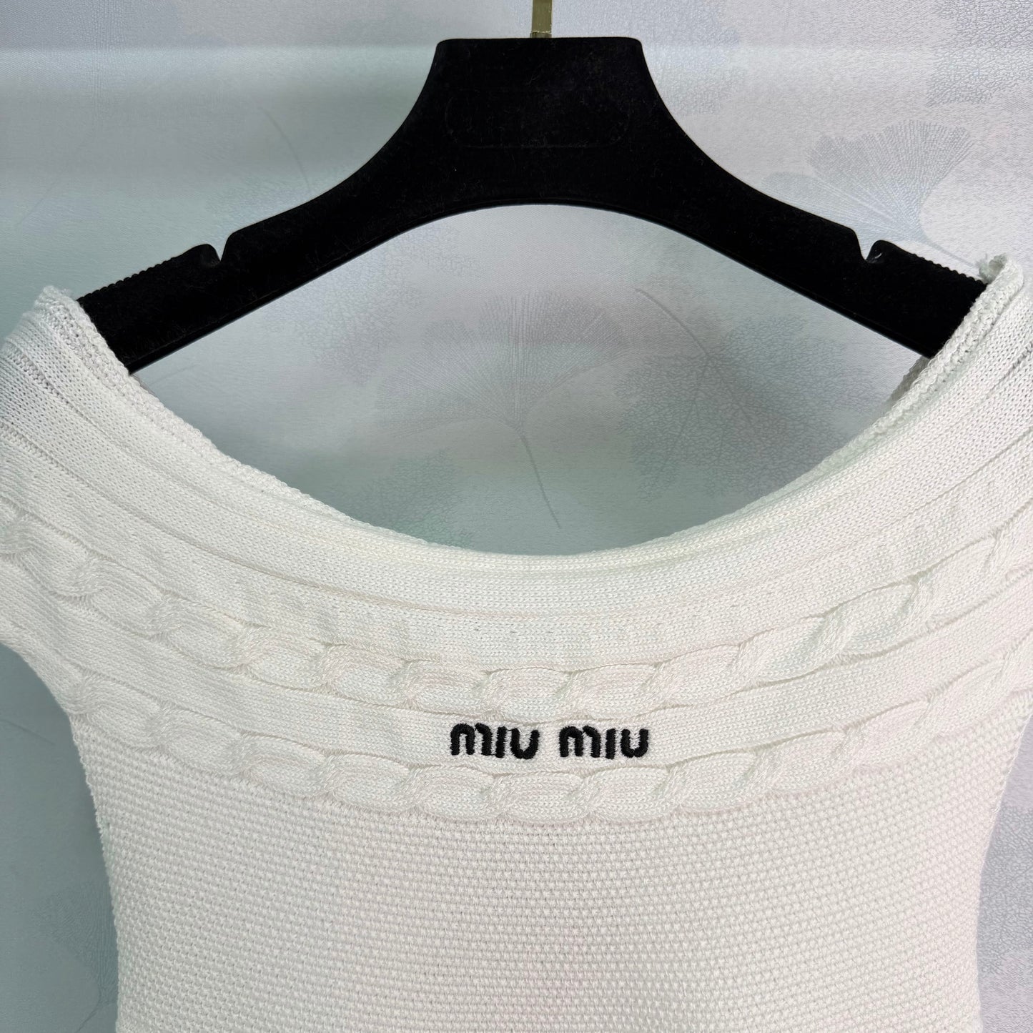 26SS NEUES verdrehtes Strick-One-Shoulder-Top