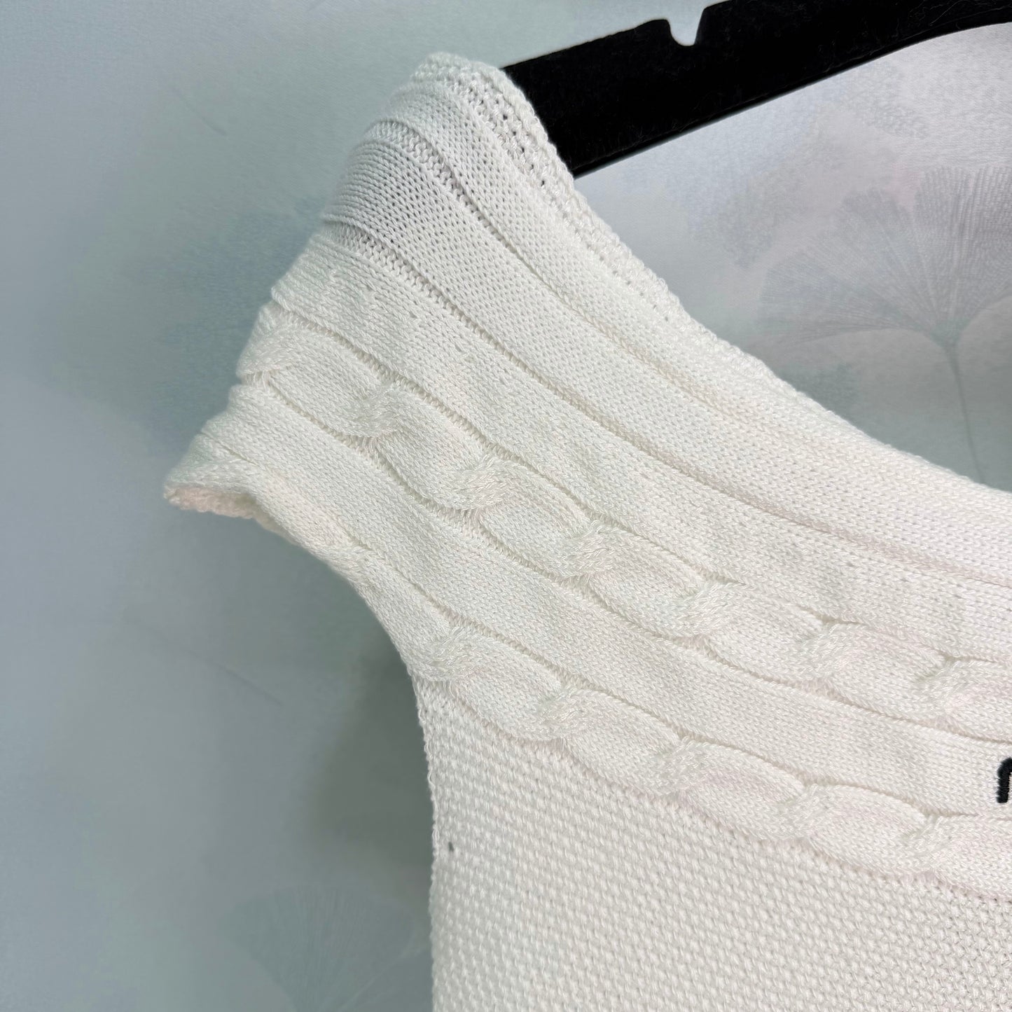 26SS NEUES verdrehtes Strick-One-Shoulder-Top