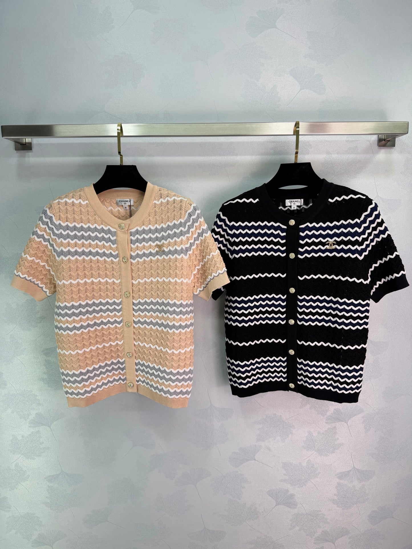 🔥HEISS🔥 SS26 NEUER gewellter gestreifter Strick-Cardigan mit kurzen Ärmeln