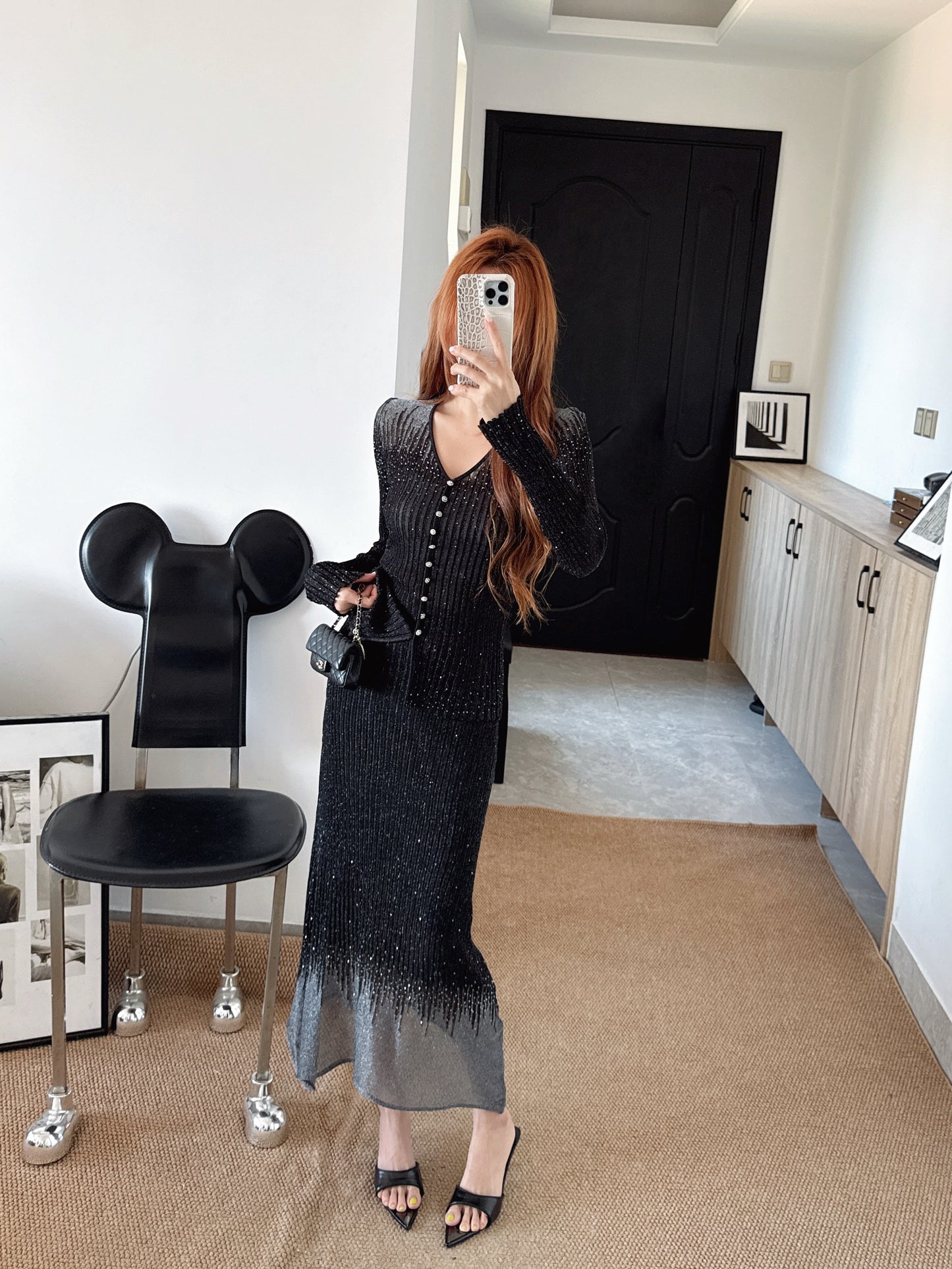 26SS NEW Hot diamond V-neck slim-fitting sweater + high-waisted skirt suit