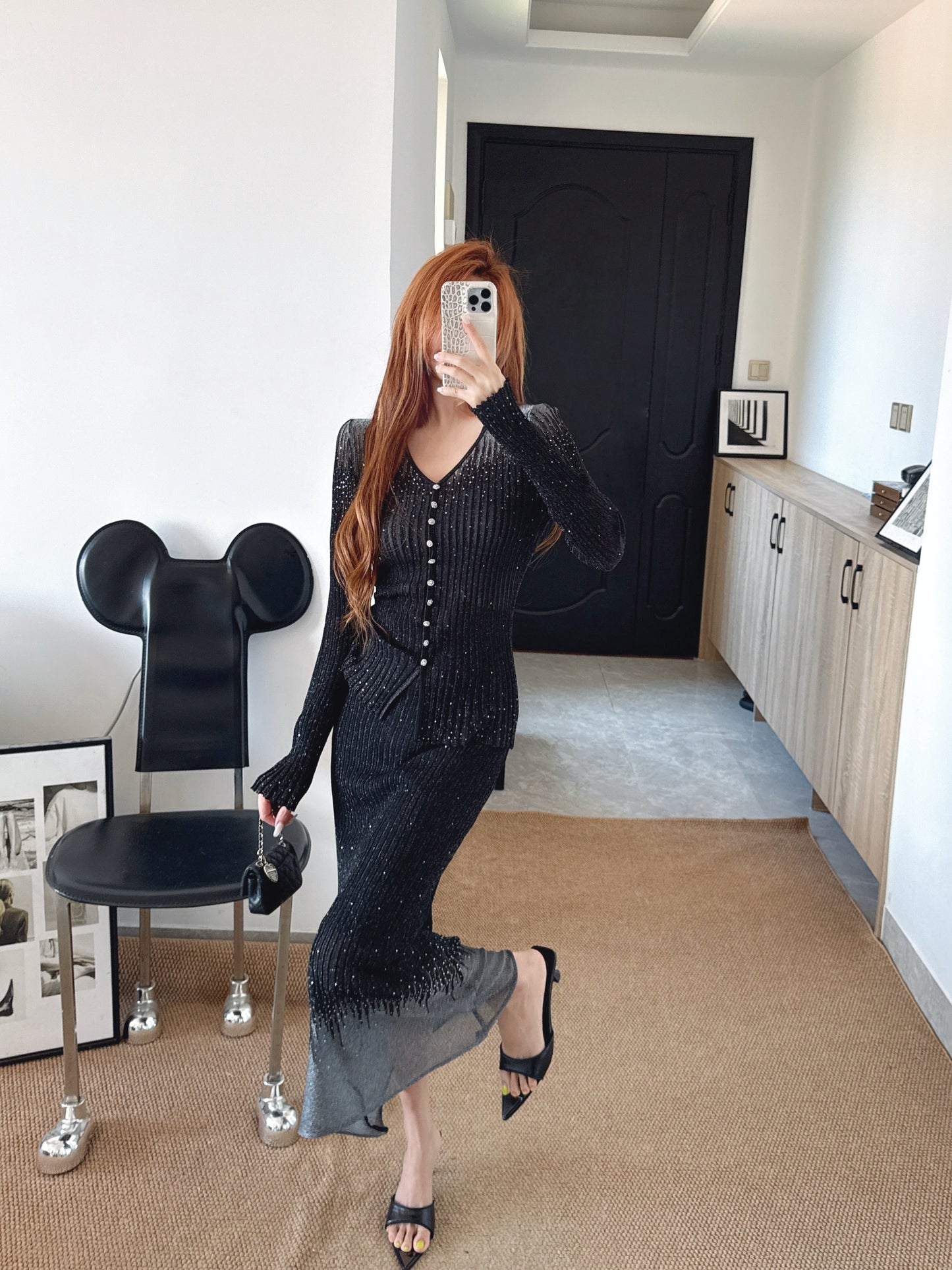 26SS NEW Hot diamond V-neck slim-fitting sweater + high-waisted skirt suit