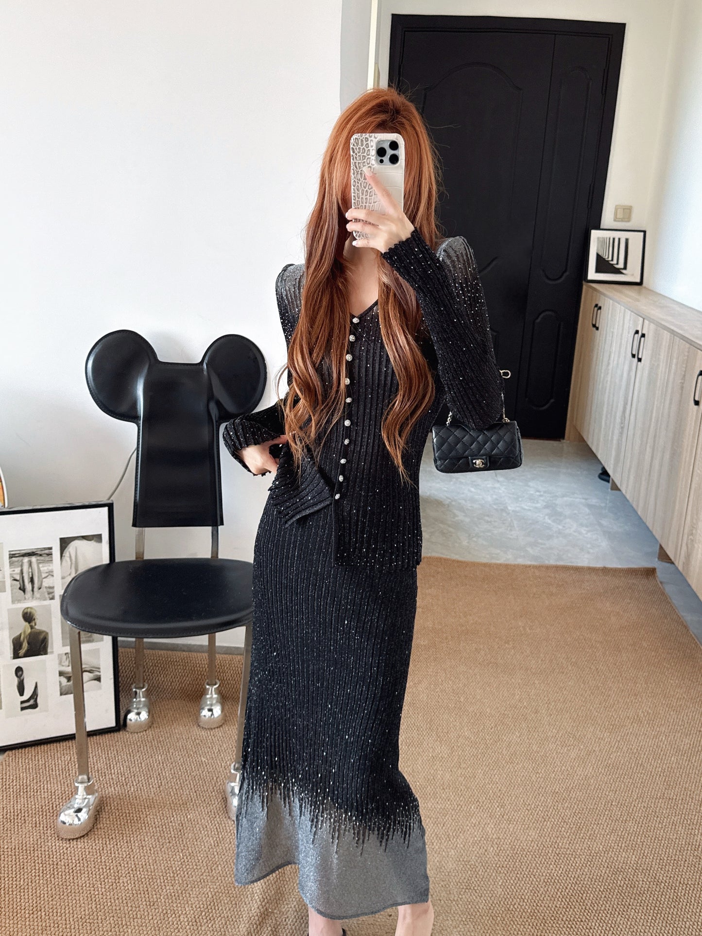 26SS NEW Hot diamond V-neck slim-fitting sweater + high-waisted skirt suit