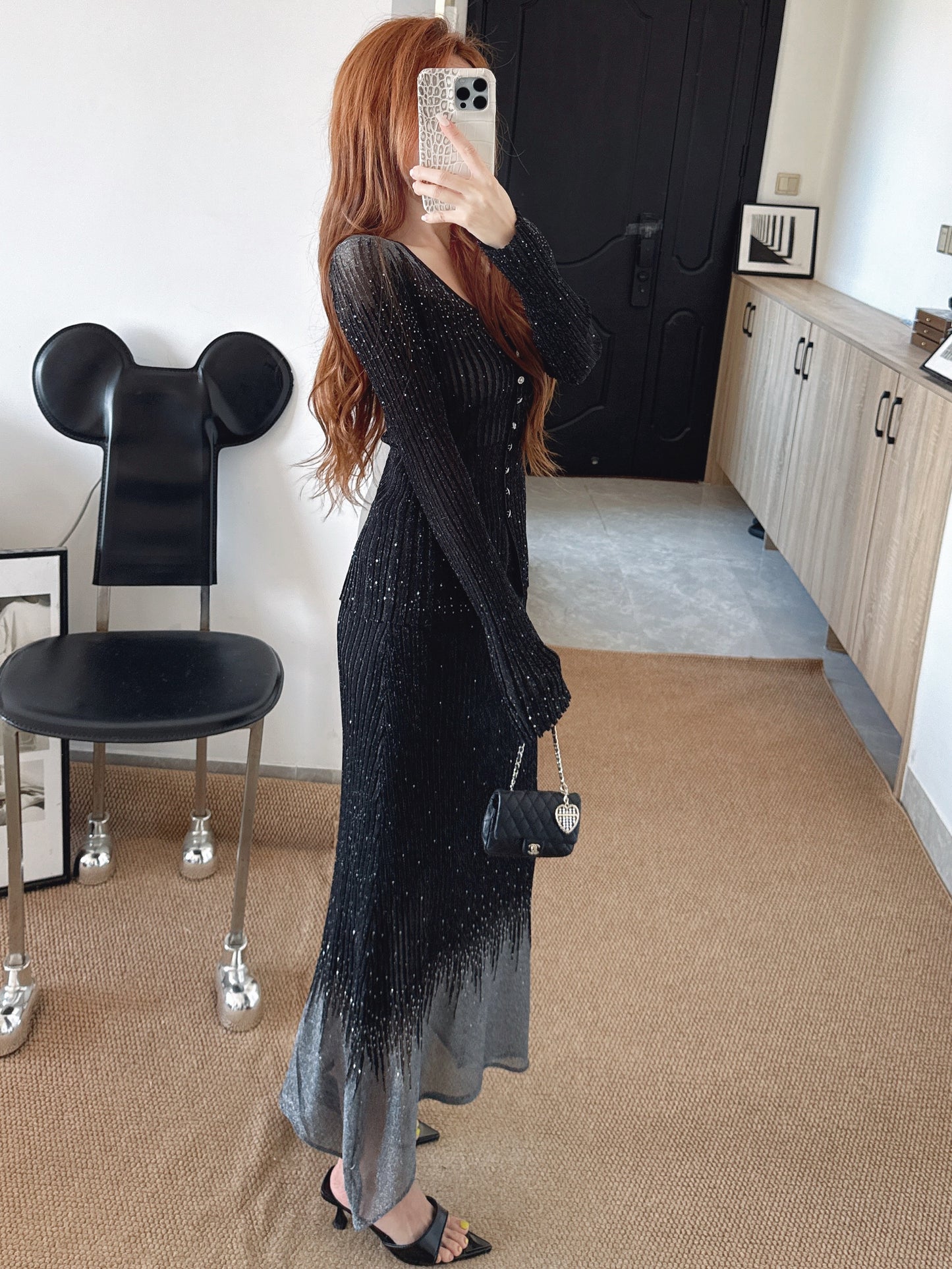 26SS NEW Hot diamond V-neck slim-fitting sweater + high-waisted skirt suit