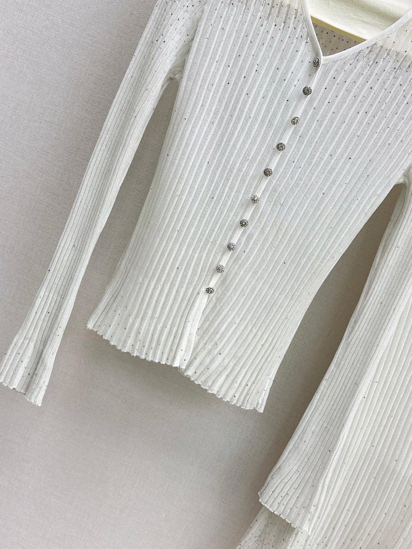 26SS NEW Hot diamond V-neck slim-fitting sweater + high-waisted skirt suit