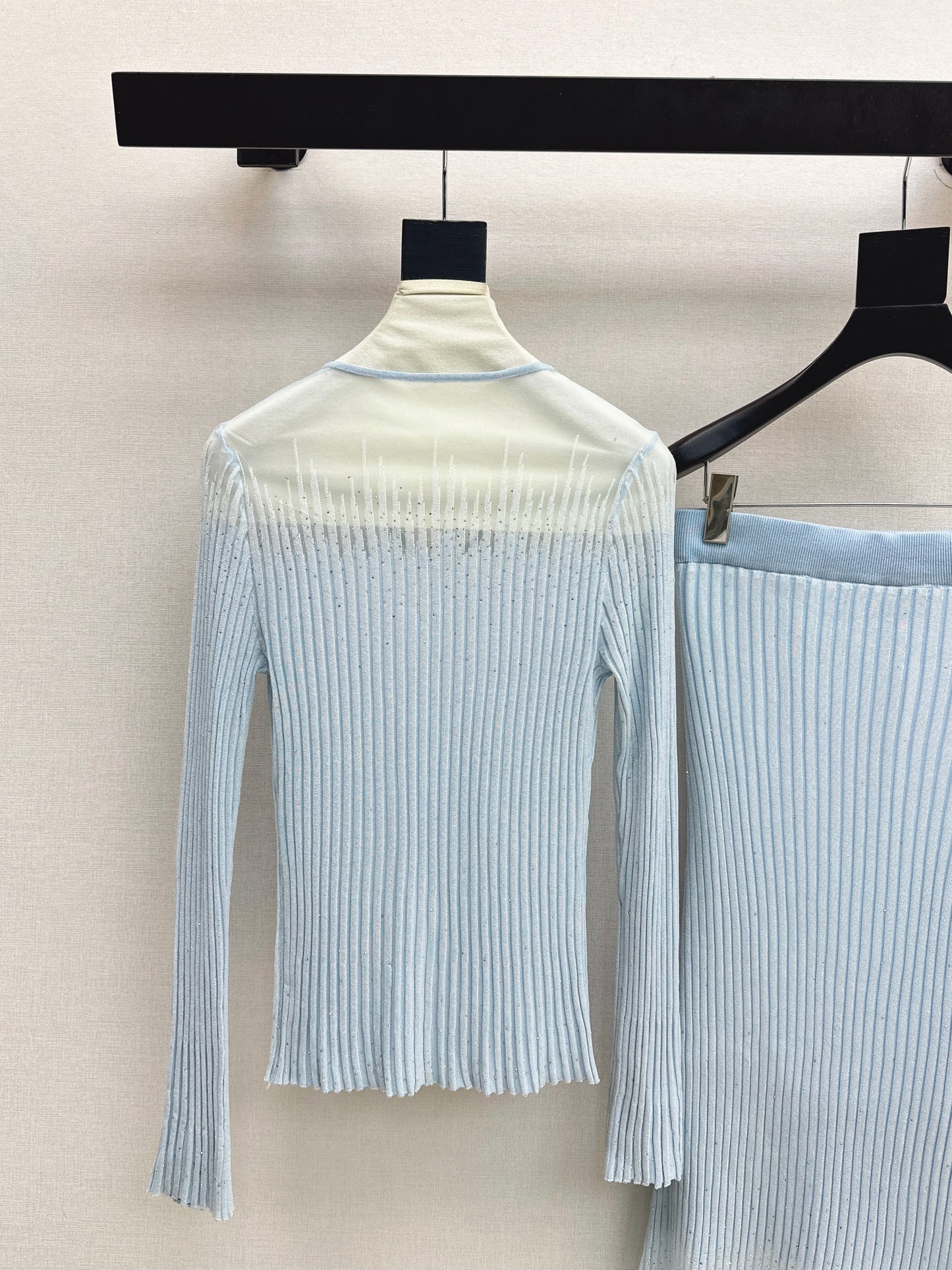 26SS NEW Hot diamond V-neck slim-fitting sweater + high-waisted skirt suit