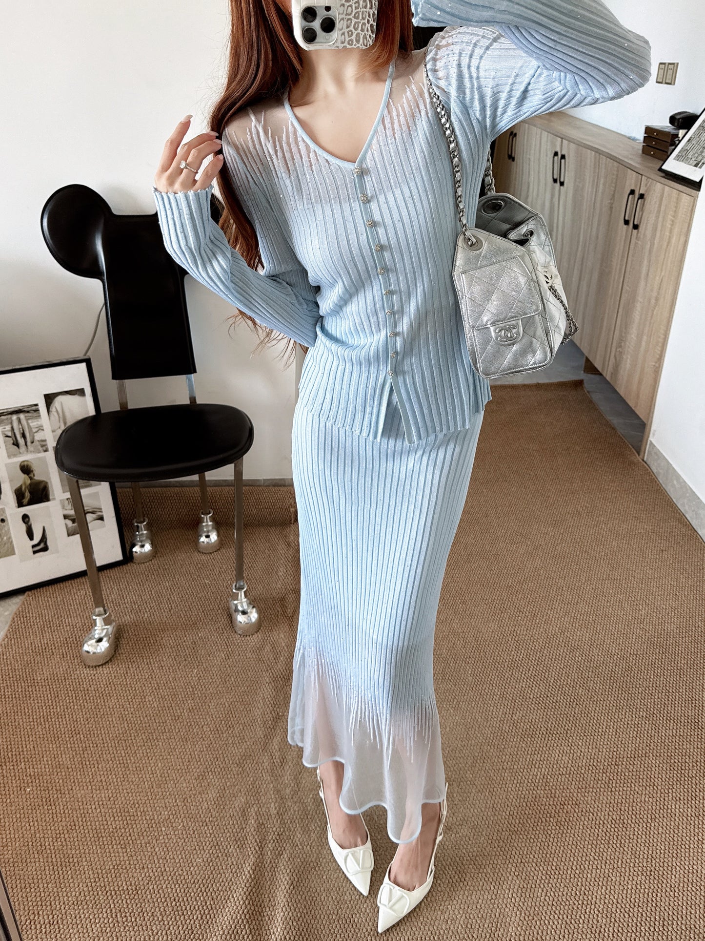 26SS NEW Hot diamond V-neck slim-fitting sweater + high-waisted skirt suit