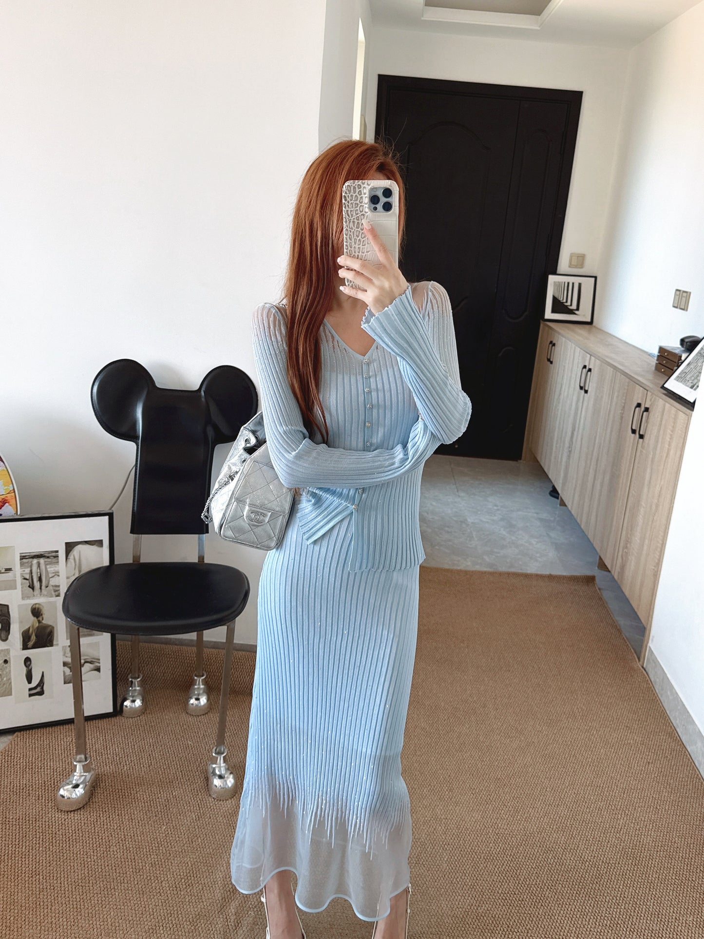 26SS NEW Hot diamond V-neck slim-fitting sweater + high-waisted skirt suit