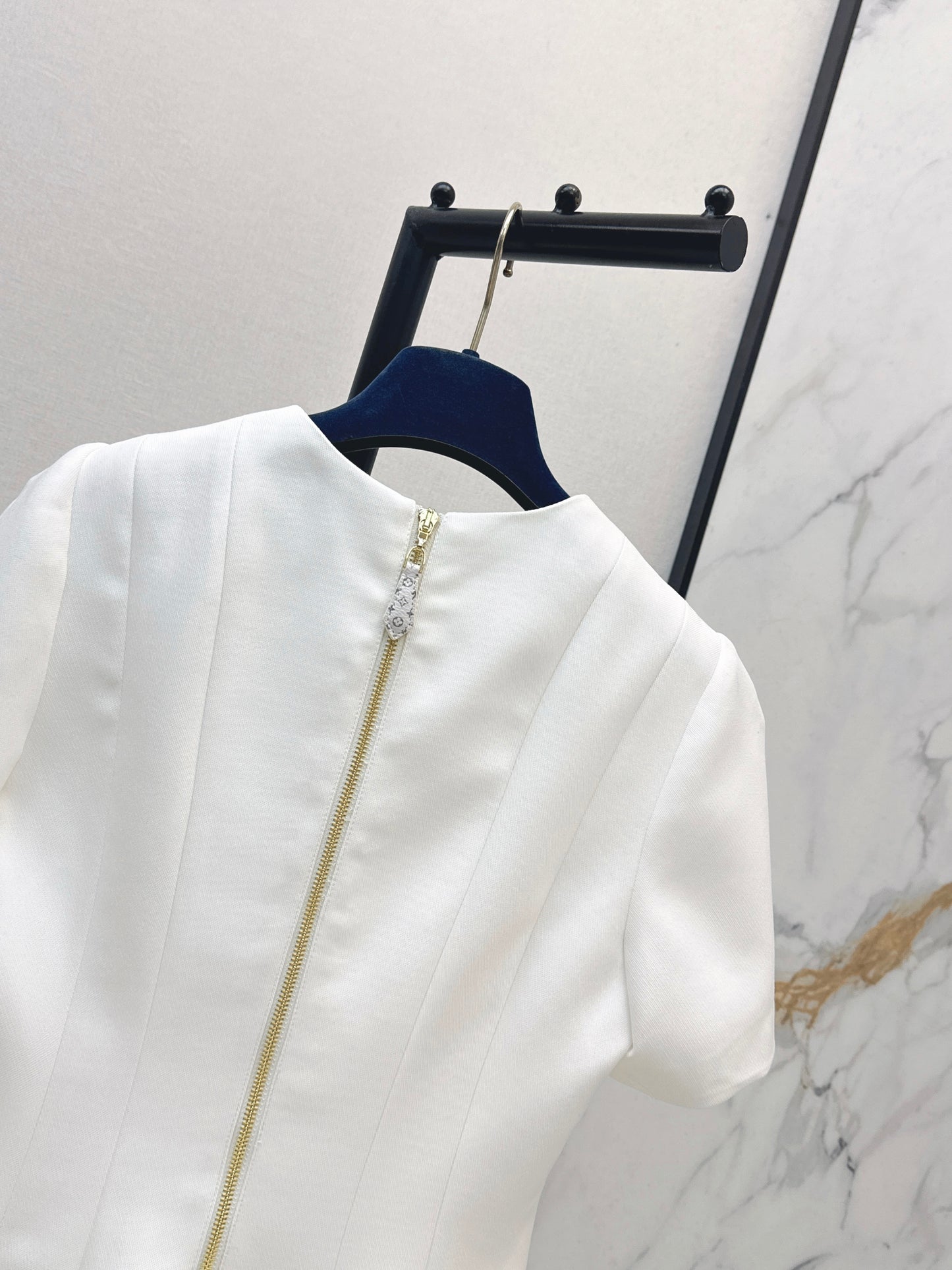 26SS NEW New short-sleeved dress with layered hem decoration