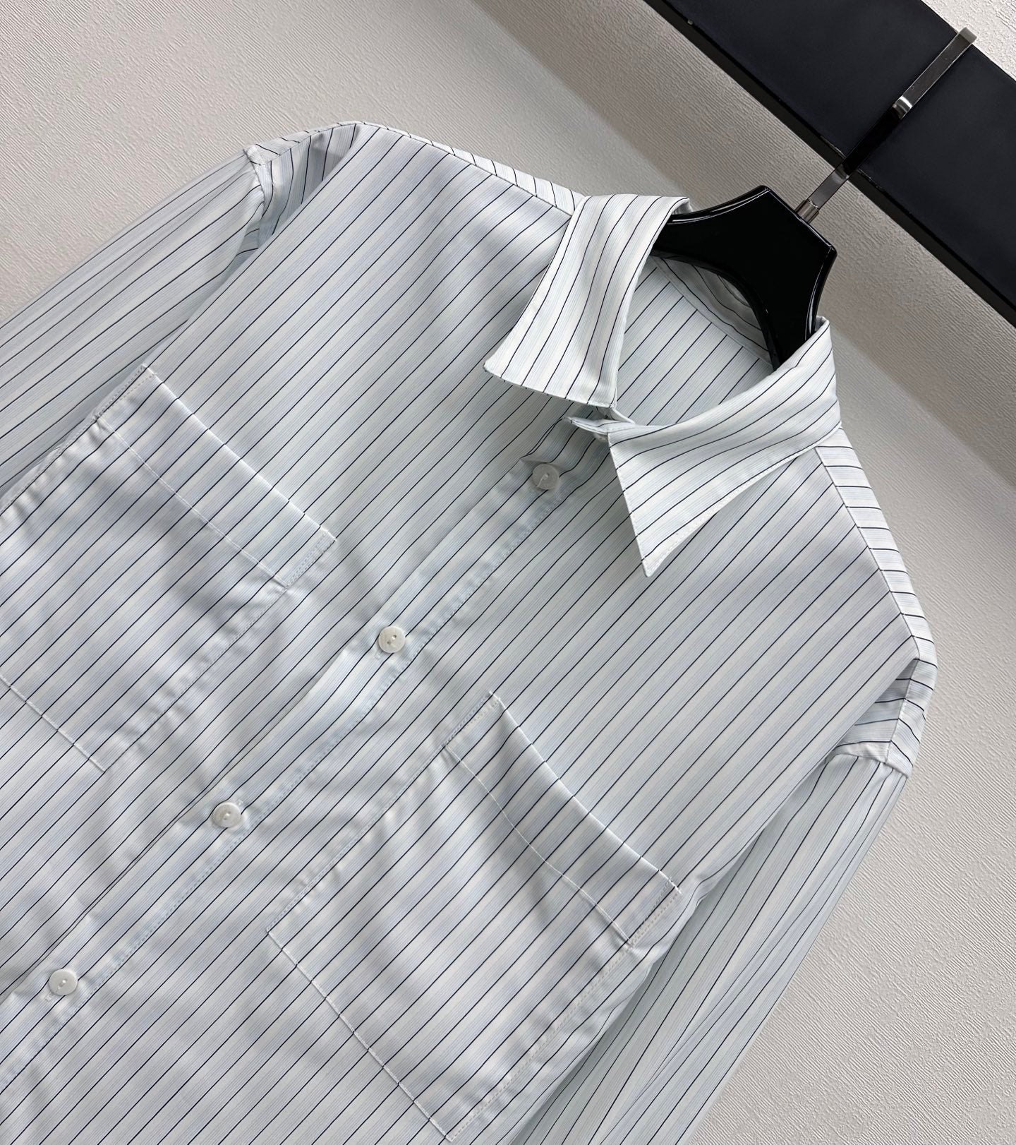 26SS NEUES gestreiftes Hemd mit Revers