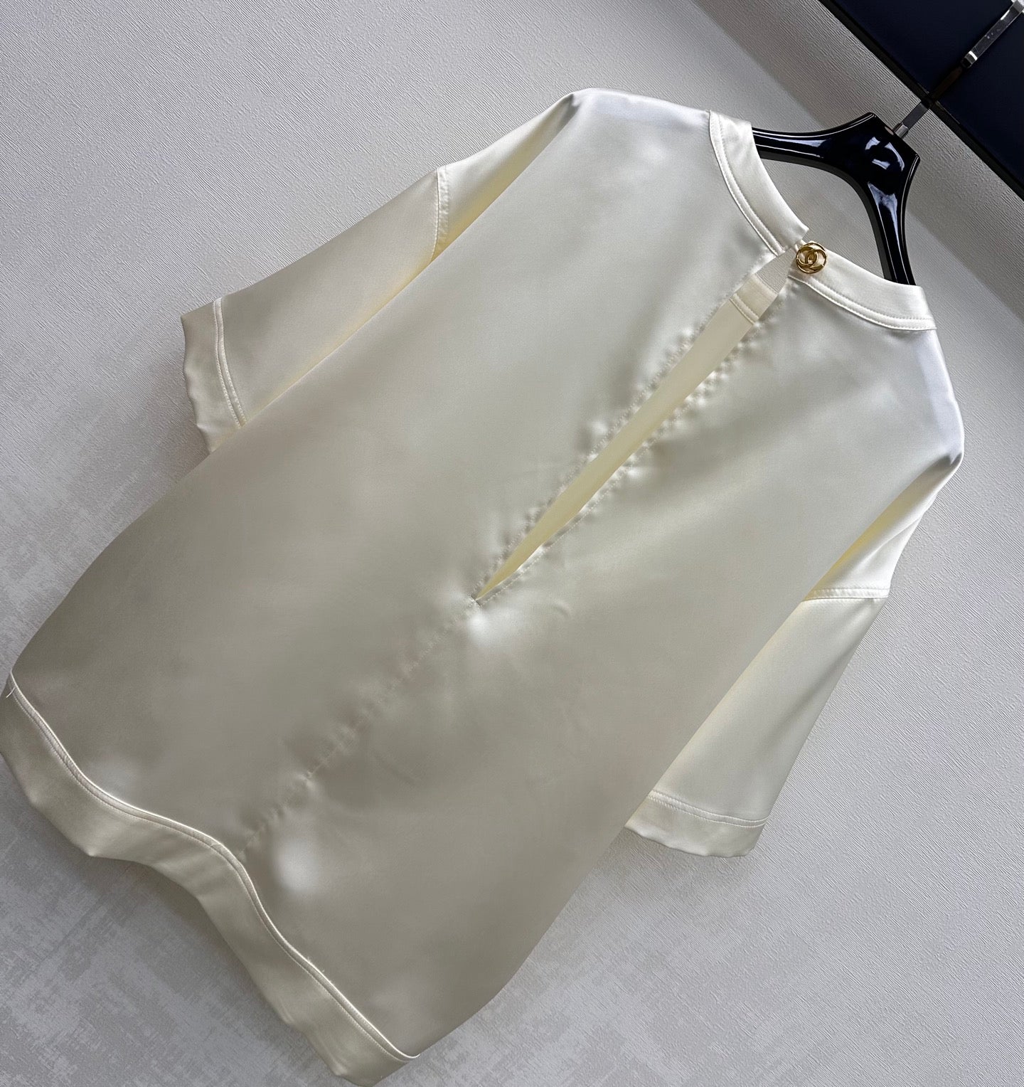 26SS NEUES Twill dickes Silhouetten-T-Shirt aus Satinmaterial
