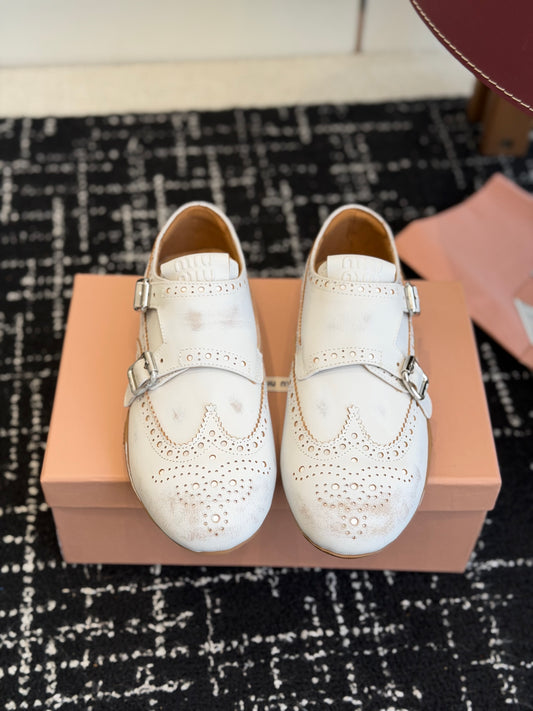 26SS NEW Catwalk Style Brogue Carved Buckle Loafers Moral Training Shoes