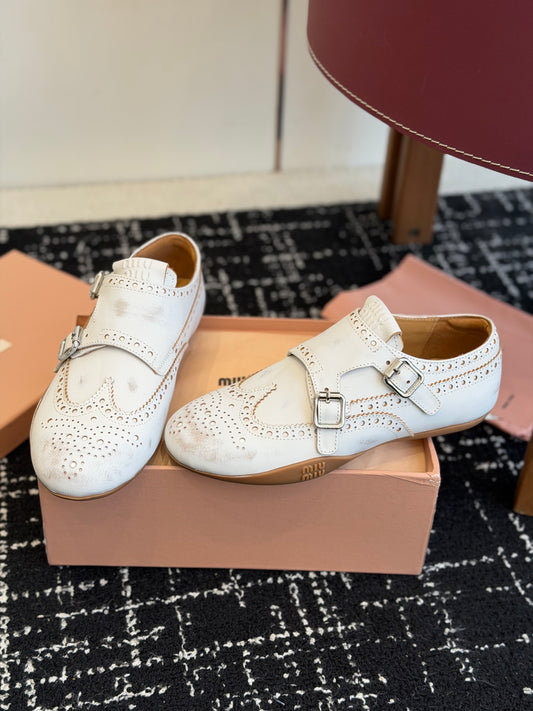 26SS NEW Catwalk Style Brogue Carved Buckle Loafers Moral Training Shoes