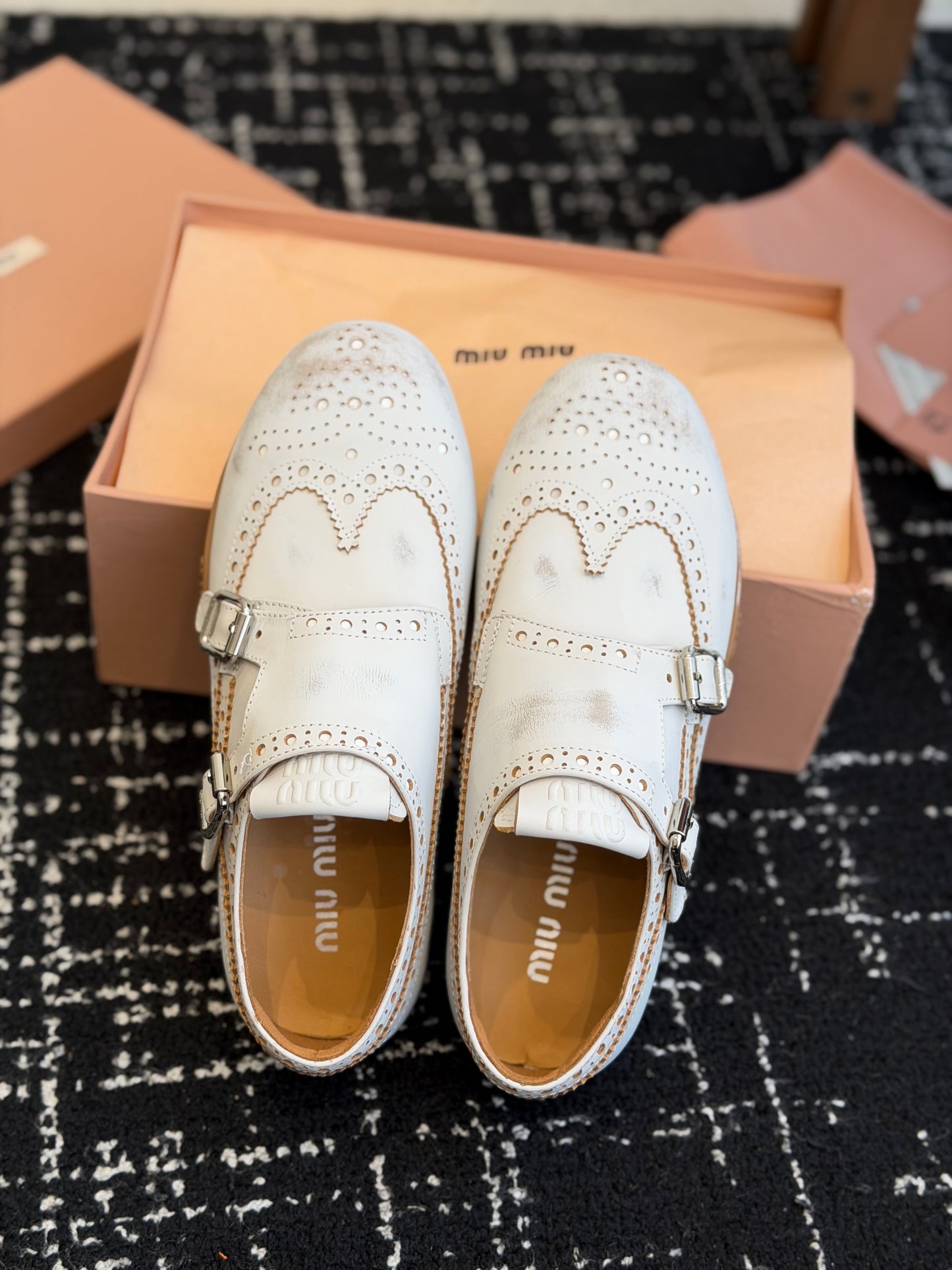 26SS NEU Catwalk Style Brogue Schnallen Loafer Carved Moral Trainingsschuhe