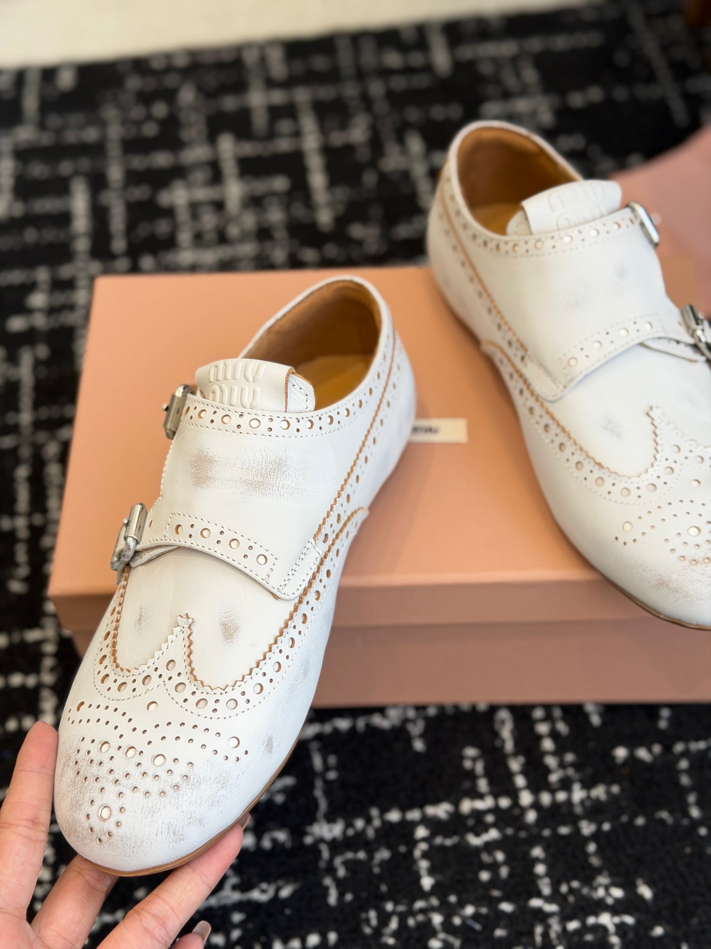 26SS NEU Catwalk Style Brogue Schnallen Loafer Carved Moral Trainingsschuhe