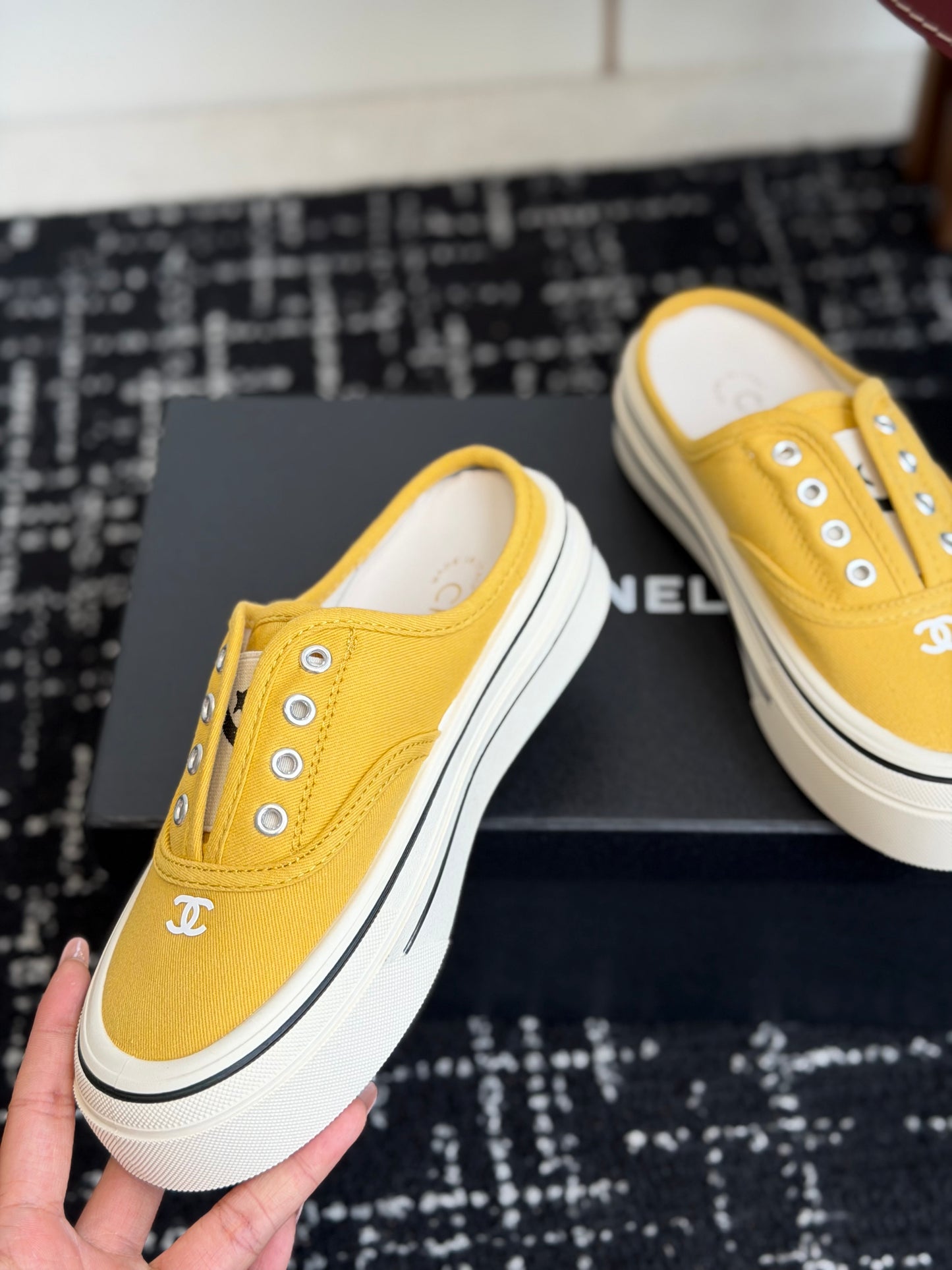 26SS NEUE Segeltuchschuhe in Biskuit