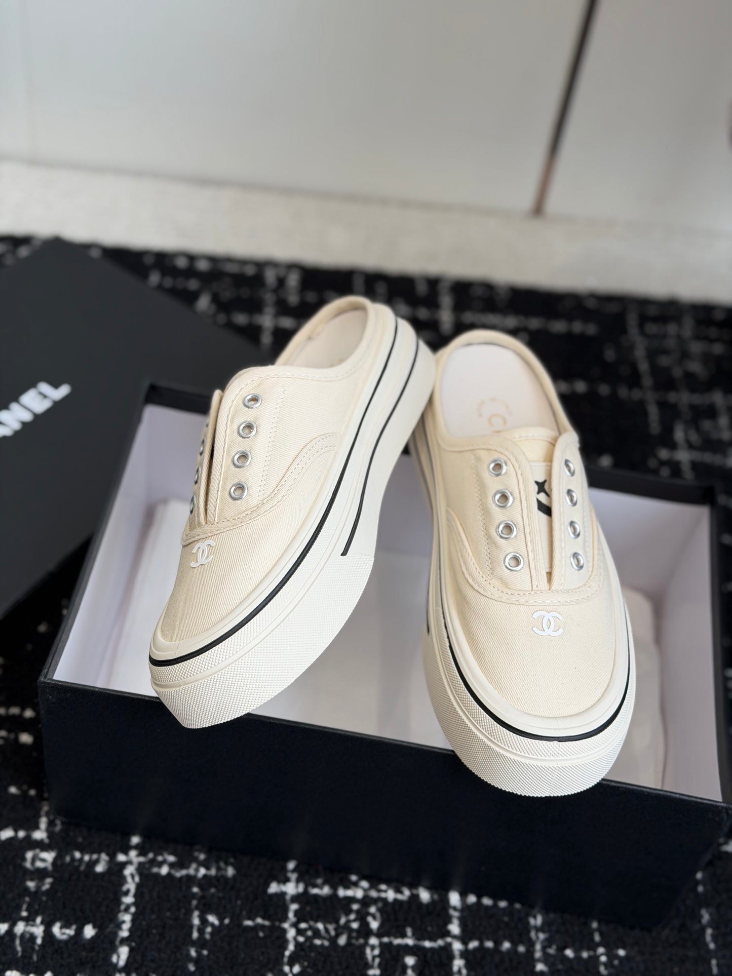 26SS NEUE Segeltuchschuhe in Biskuit
