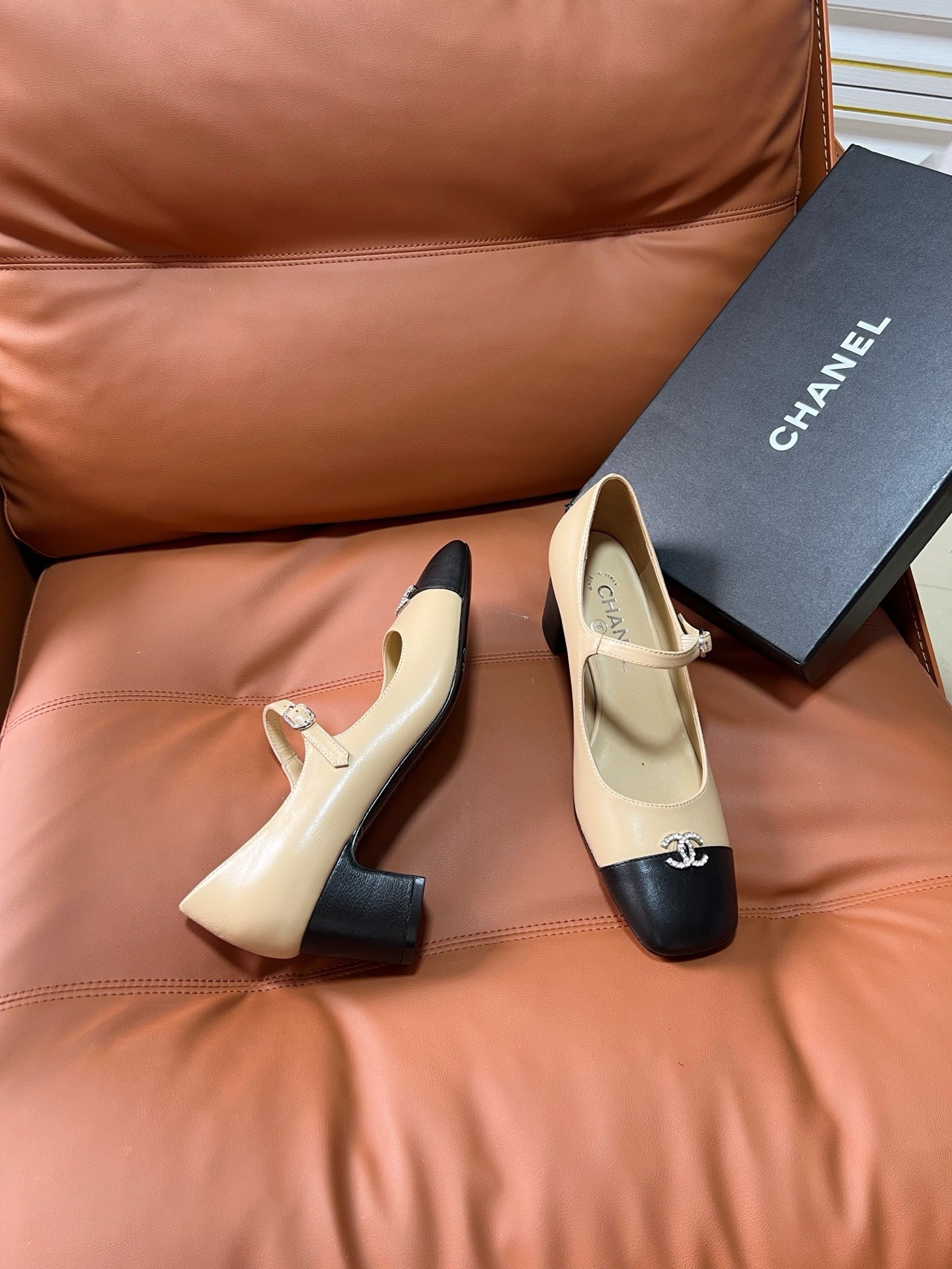 26SS NEUE heiß begehrte Mary-Jane-Schuhe