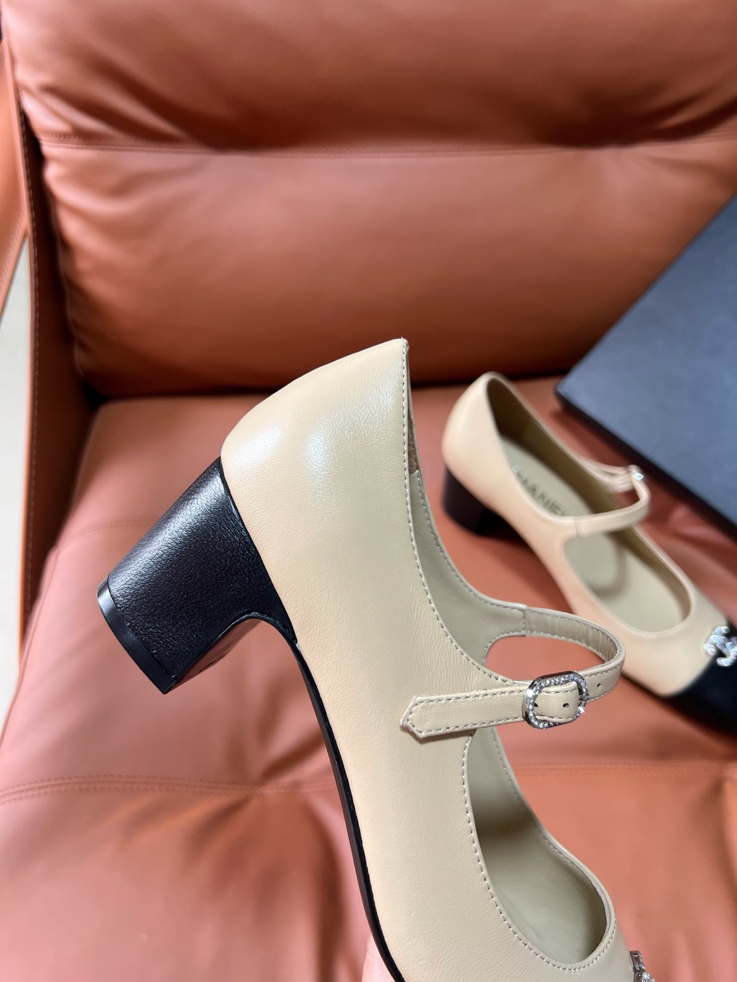 26SS NEUE heiß begehrte Mary-Jane-Schuhe