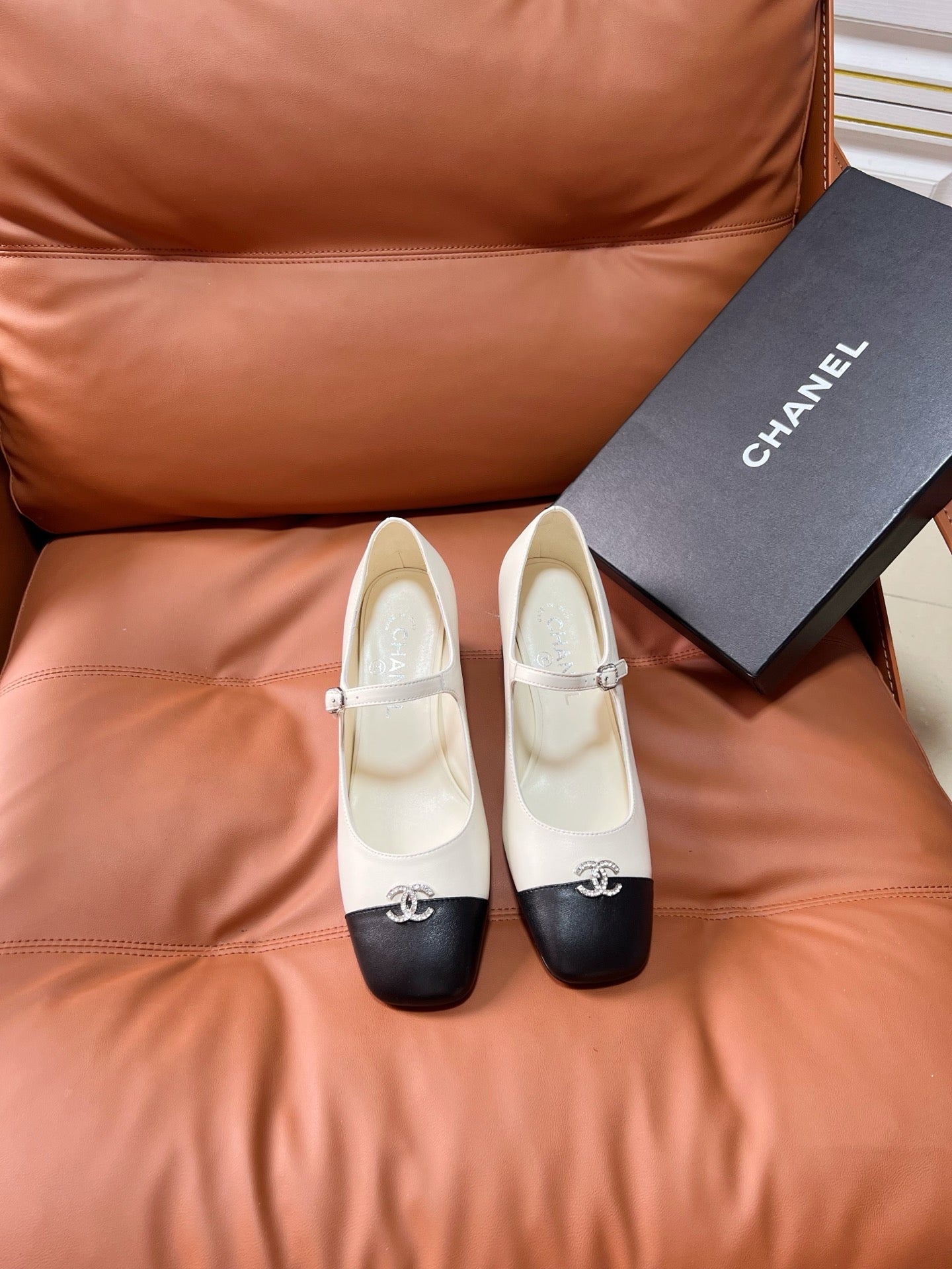 26SS NEUE heiß begehrte Mary-Jane-Schuhe
