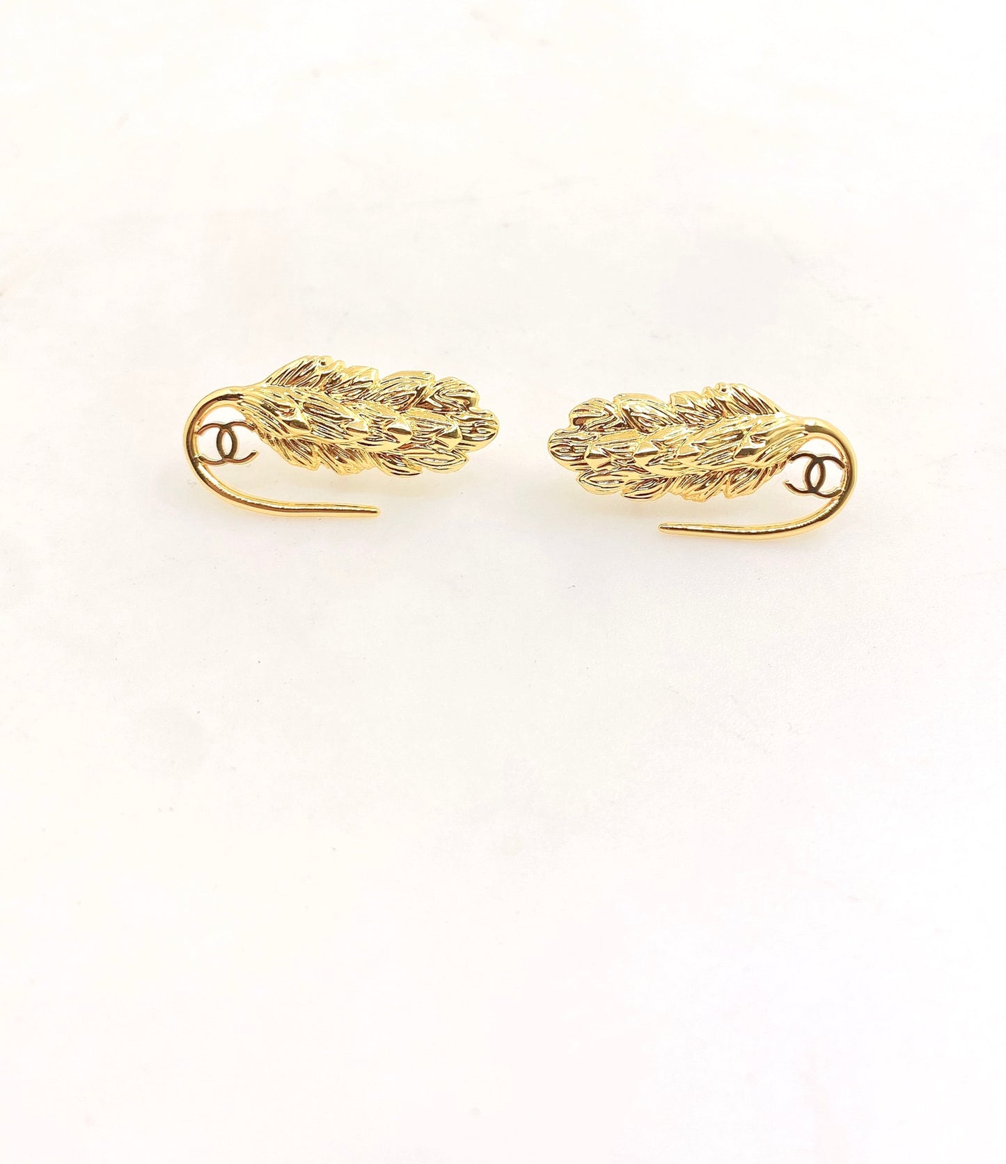26SS NEUE goldene Blatthaken-Ohrringe