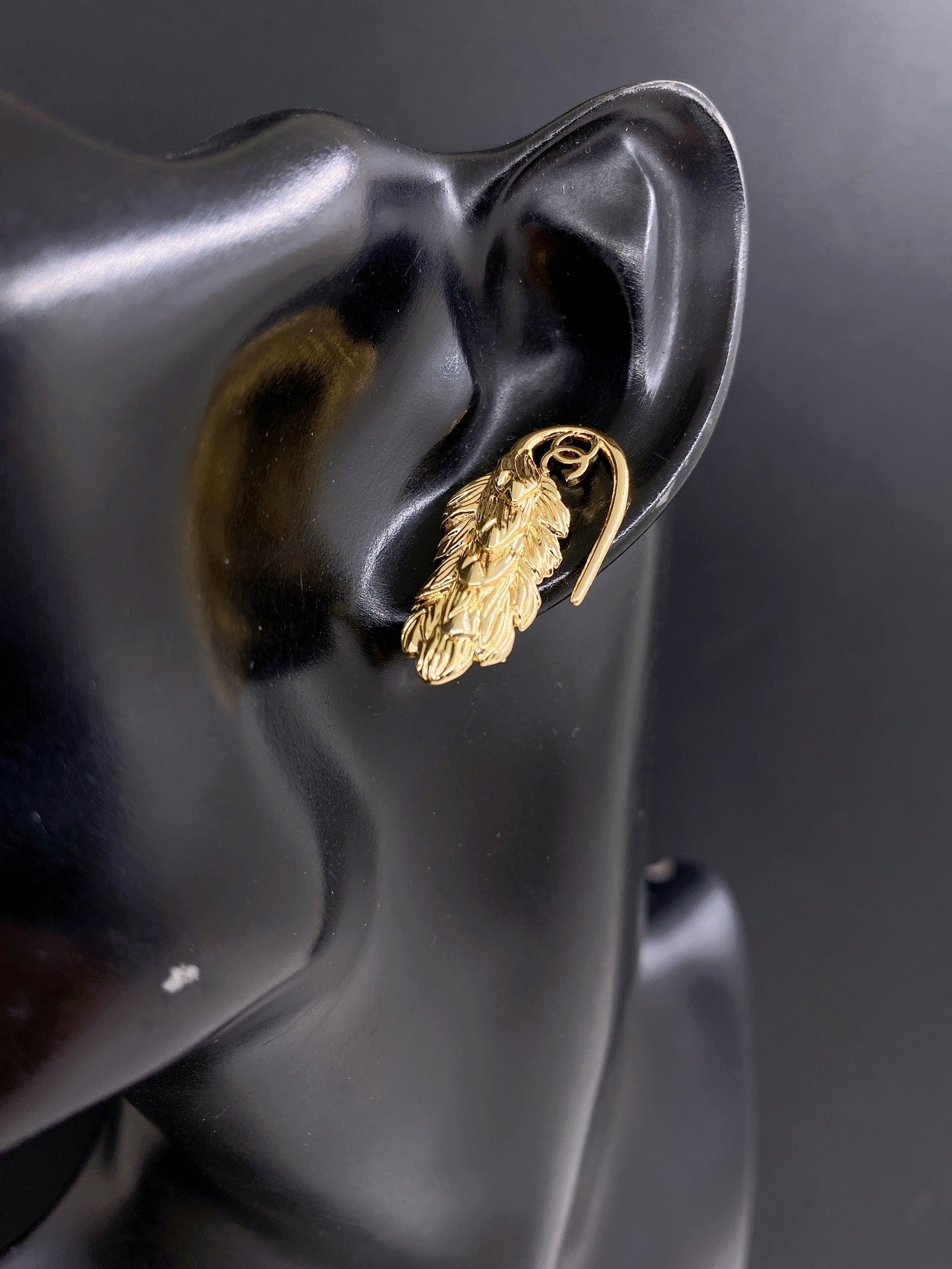 26SS NEUE goldene Blatthaken-Ohrringe