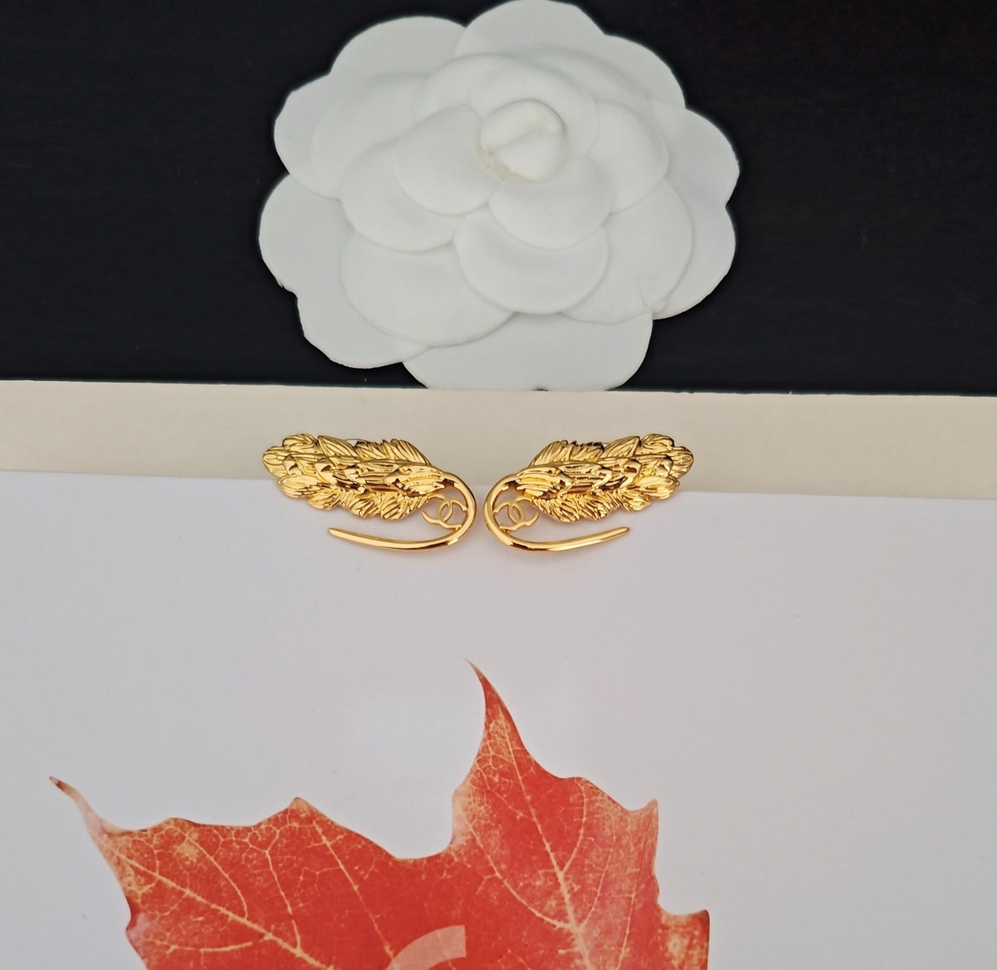 26SS NEUE goldene Blatthaken-Ohrringe