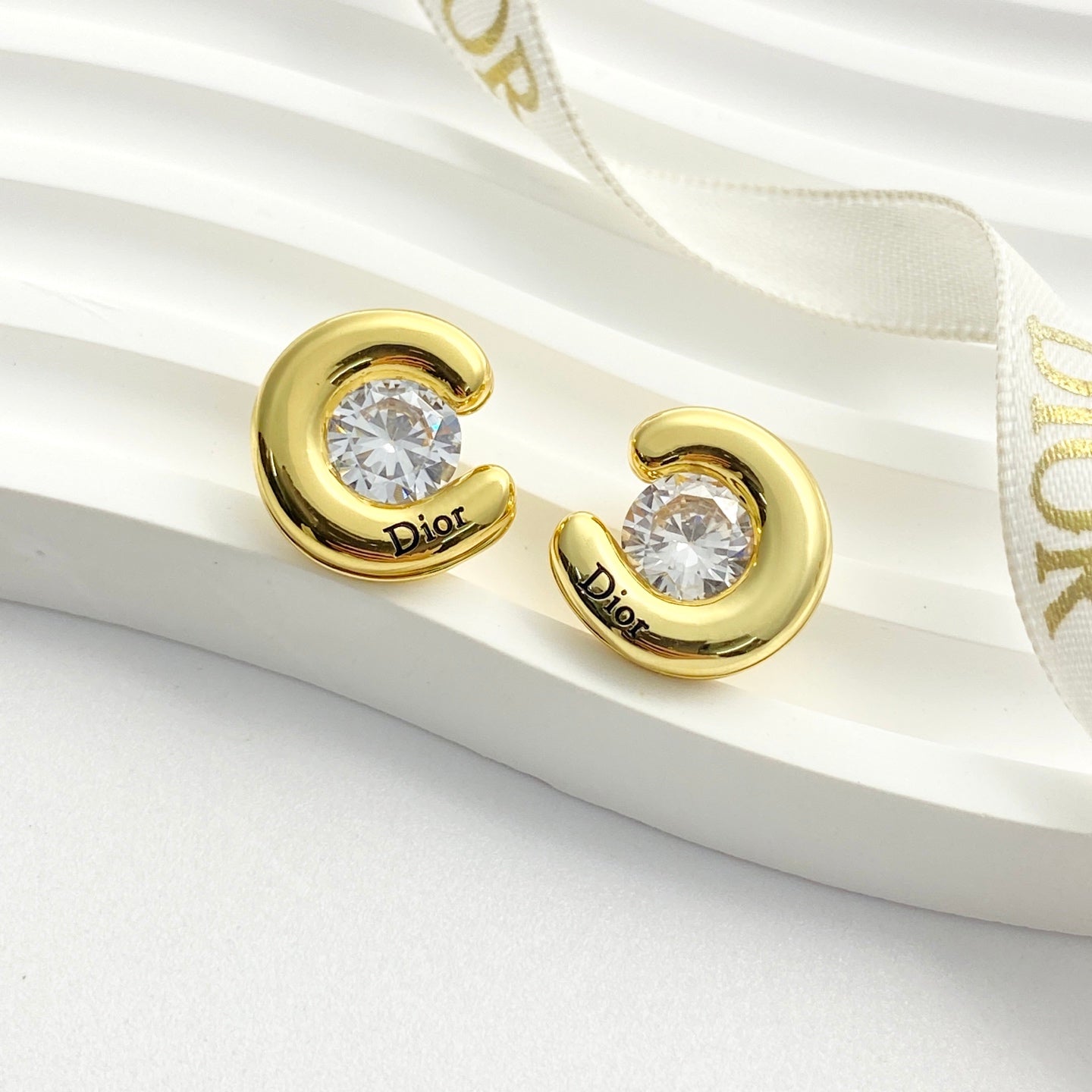 26SS NEUE goldene C-förmige Diamantohrstecker
