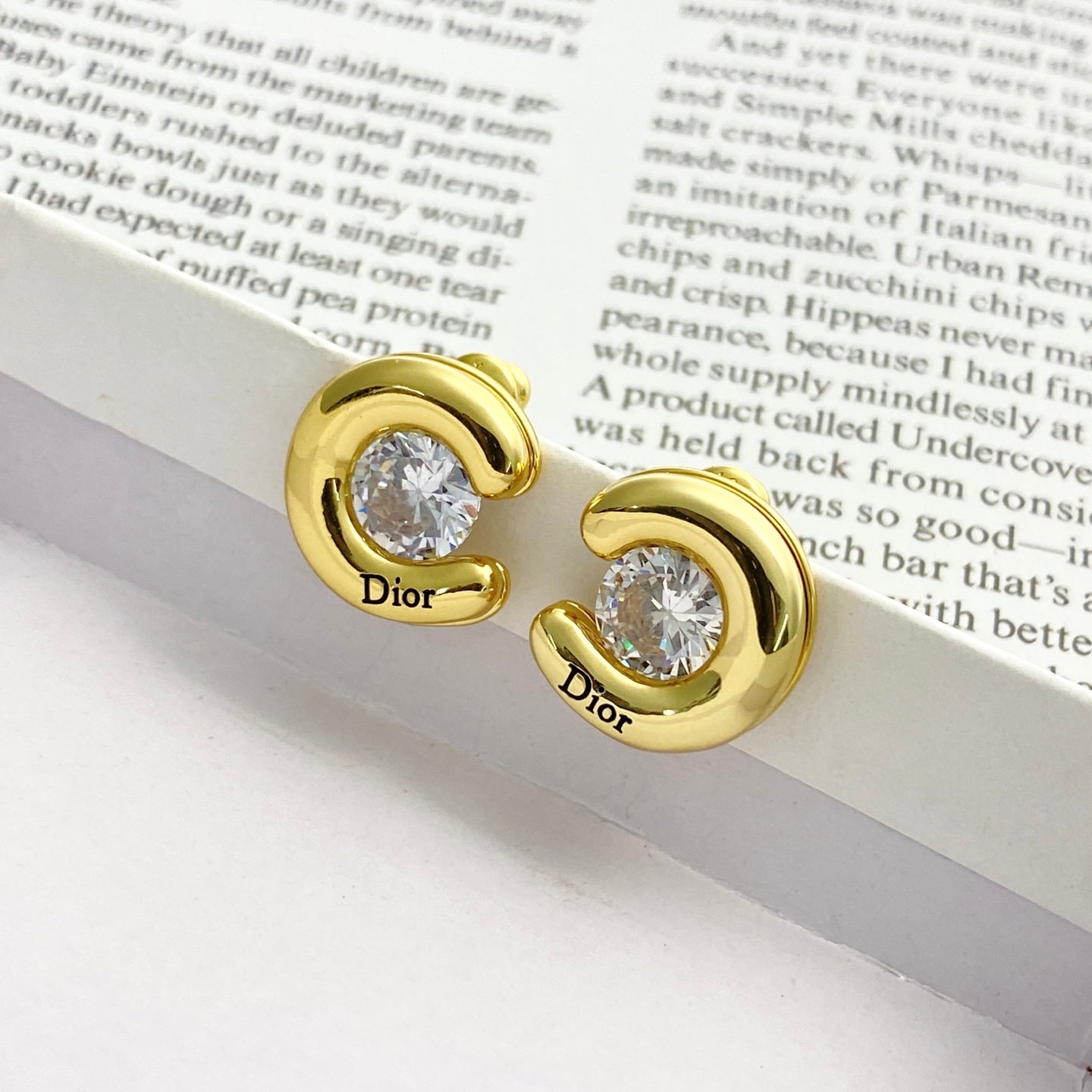 26SS NEUE goldene C-förmige Diamantohrstecker