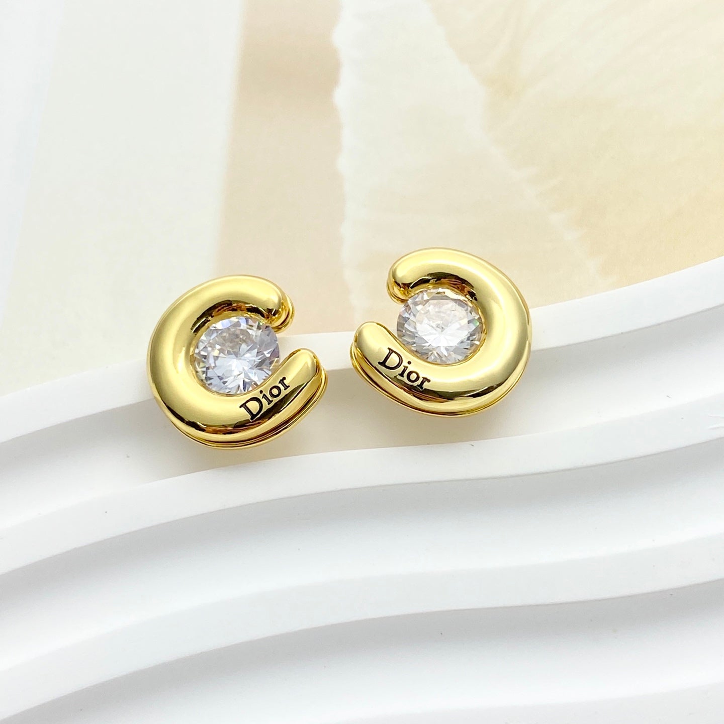 26SS NEUE goldene C-förmige Diamantohrstecker