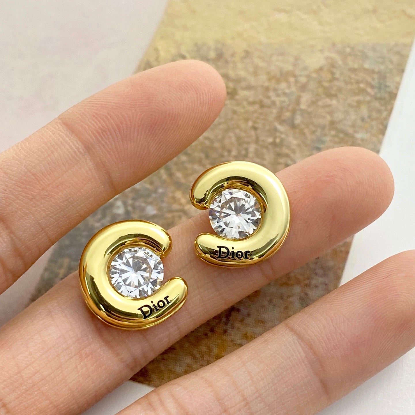 26SS NEUE goldene C-förmige Diamantohrstecker