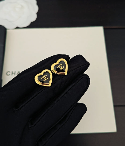 26SS NEW black love earrings