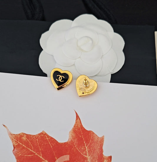 26SS NEW black love earrings