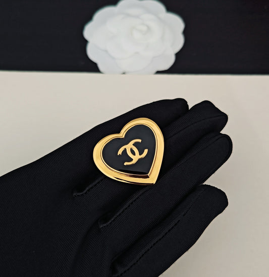 Broche 26SS NEW Black Love