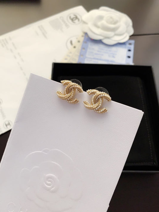 26SS NEW Twist Pearl cc Stud Earrings