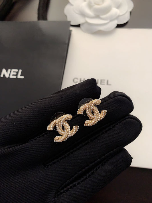 26SS NEW Twist Pearl cc Stud Earrings