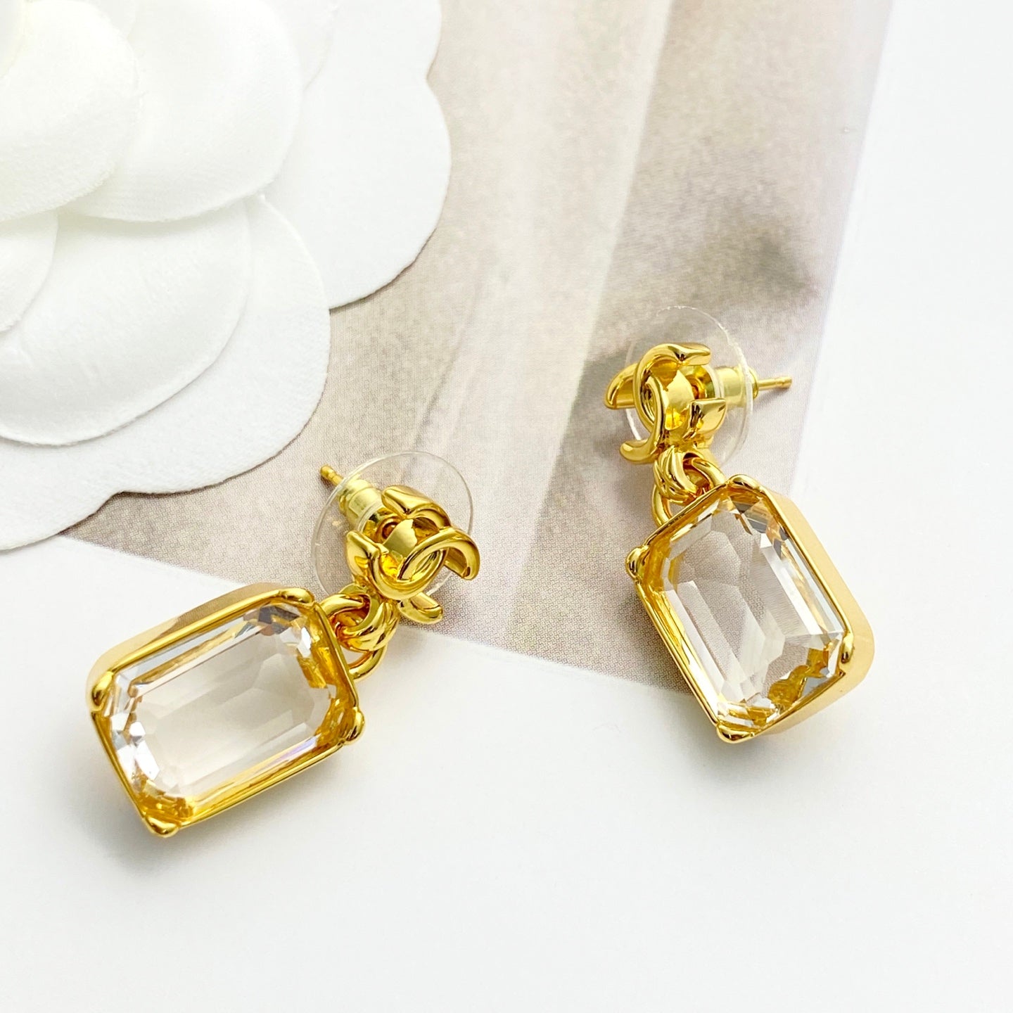 26SS NEU goldene doppel C transparente Bonbon-Anhängerohrringe
