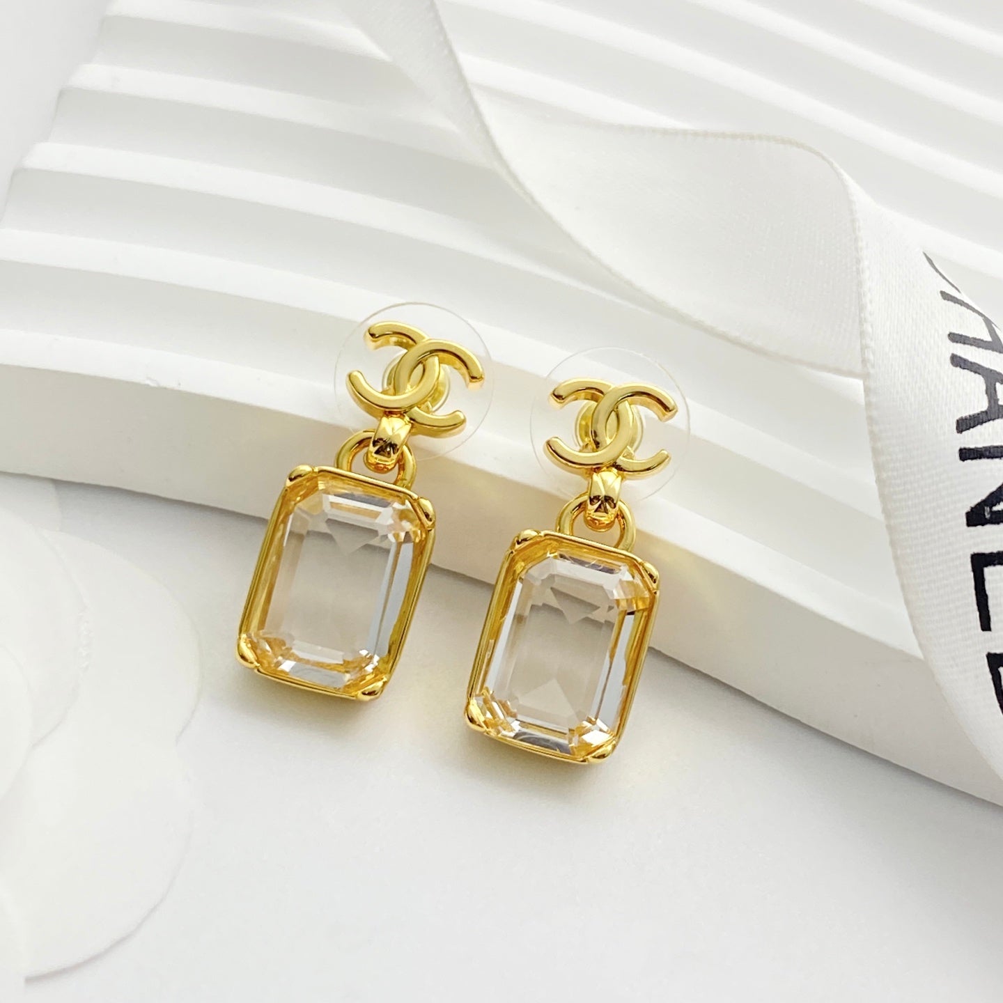 26SS NEU goldene doppel C transparente Bonbon-Anhängerohrringe