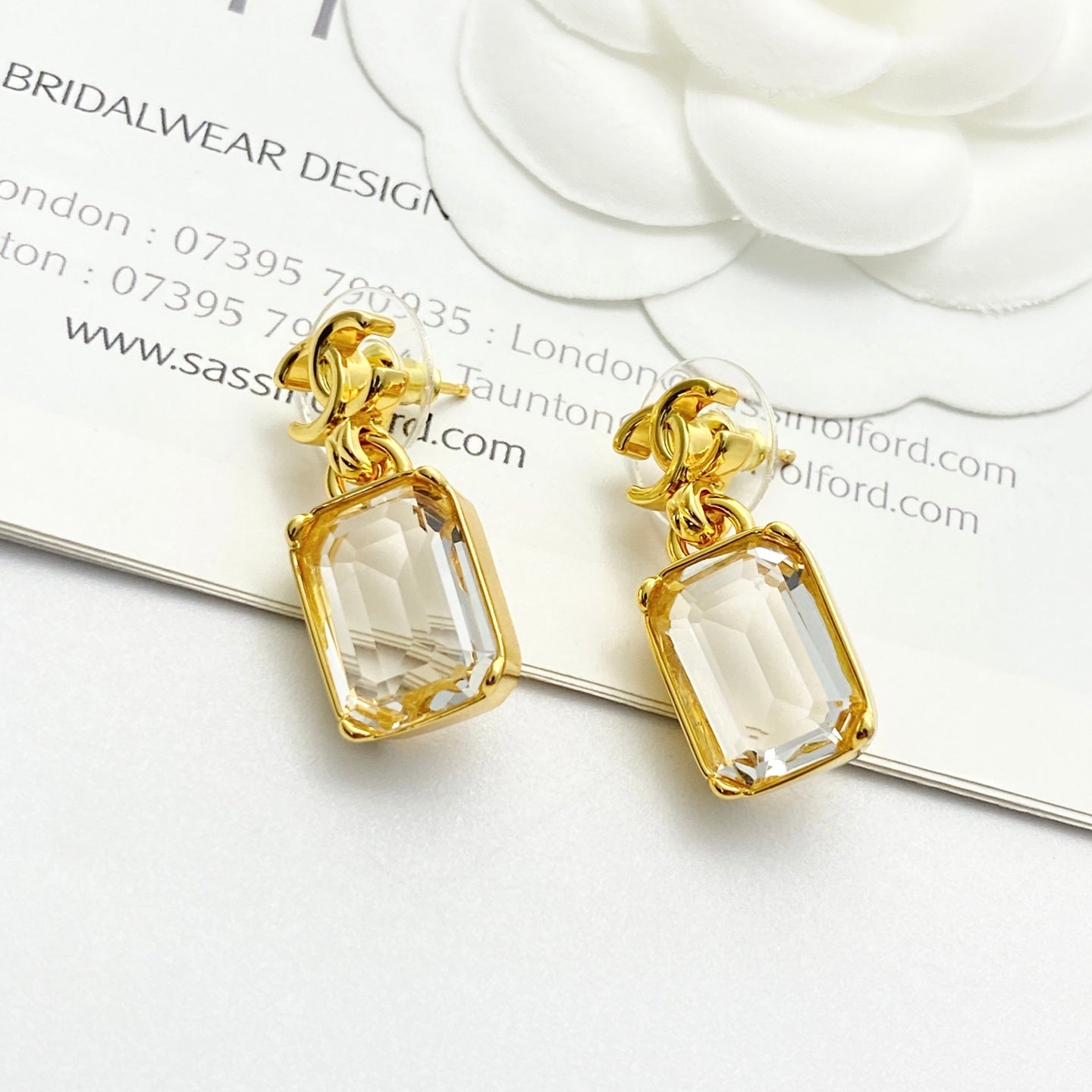 26SS NEU goldene doppel C transparente Bonbon-Anhängerohrringe