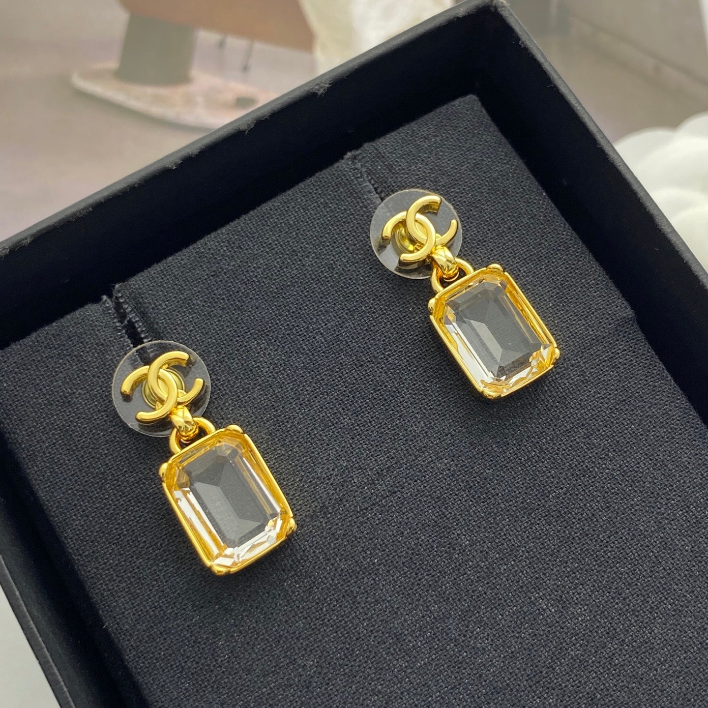 26SS NEU goldene doppel C transparente Bonbon-Anhängerohrringe